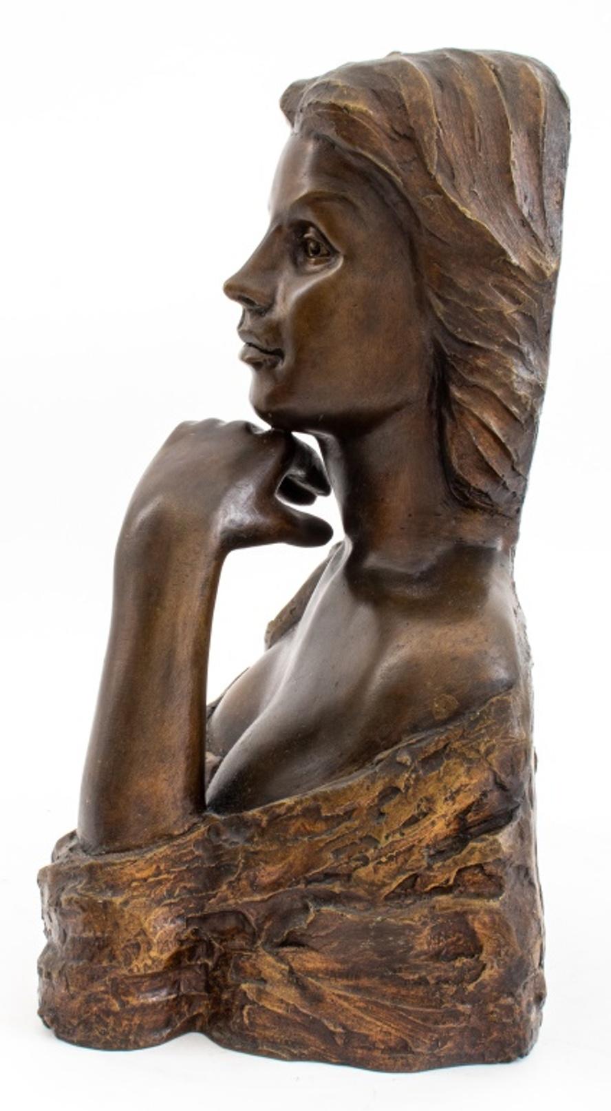 Buste féminin de Victor Salmones sculpté en bronze en vente 1