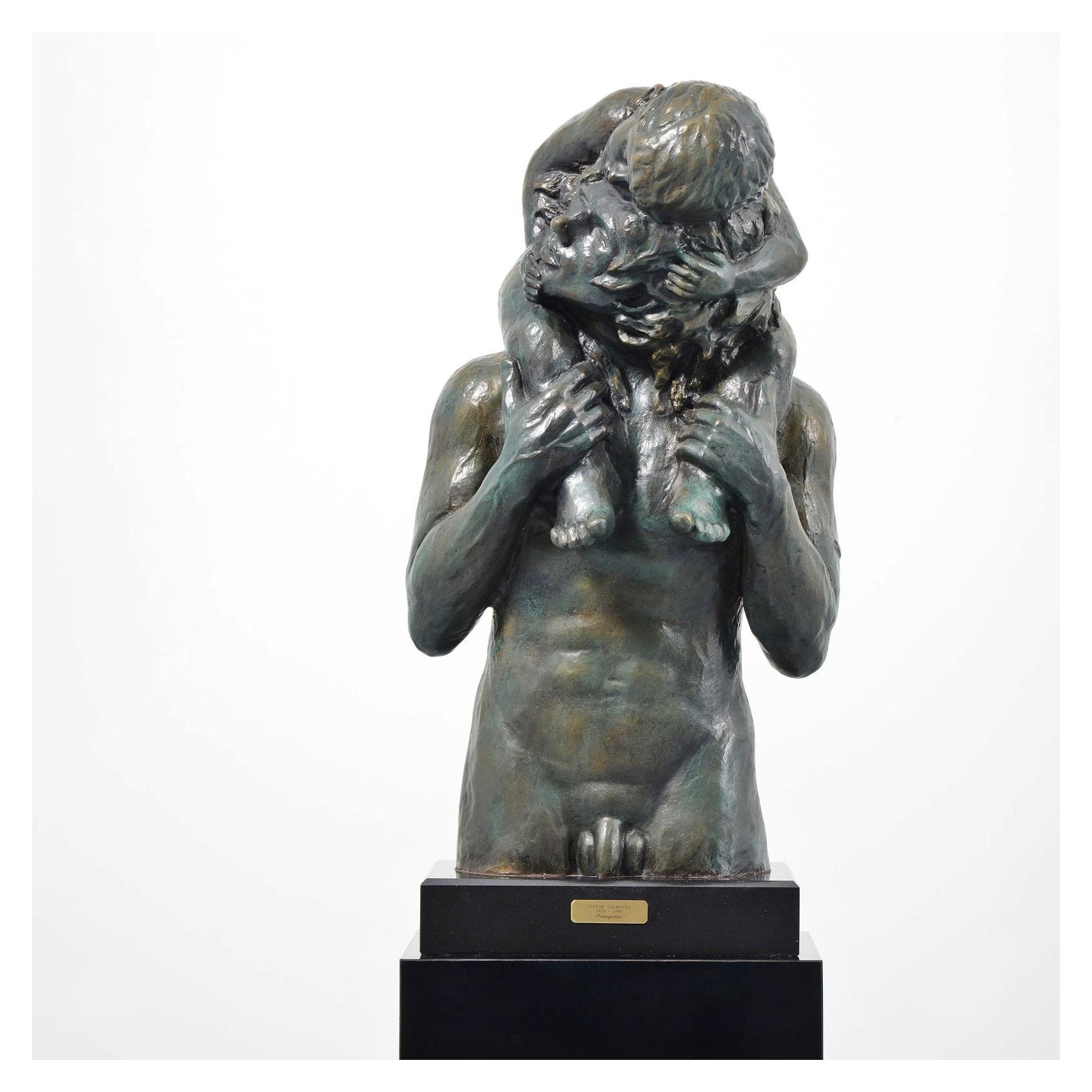 Una scultura in bronzo monumentale e di grande impatto emotivo del famoso artista messicano Victor Salmones (1935-1989), intitolata 