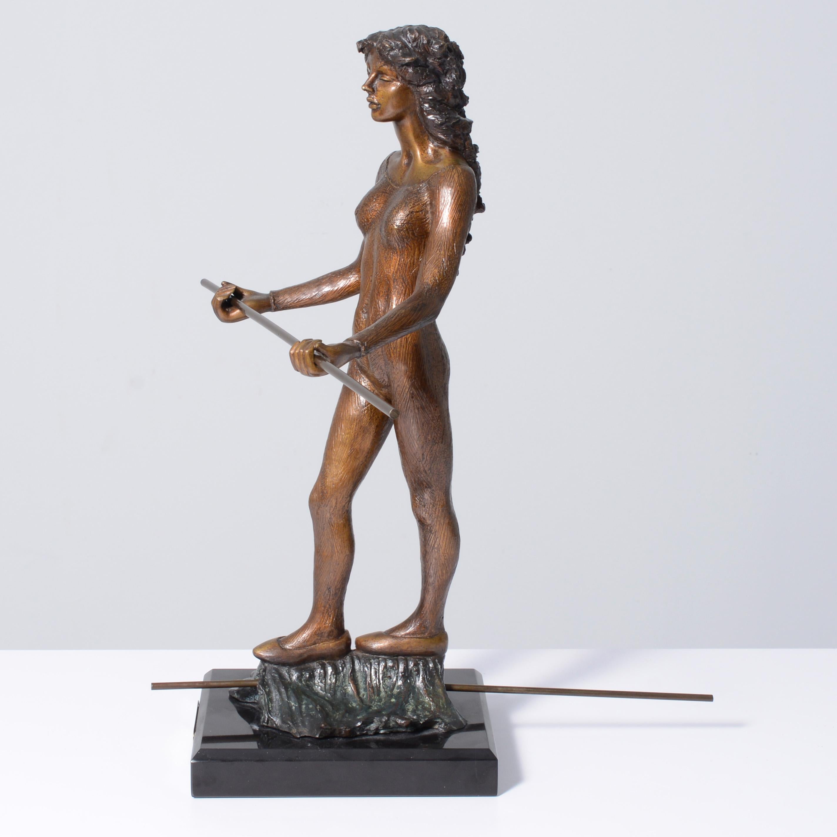 Victor Salmones REINA DEL ESPACIO Escultura de bronce en venta 2
