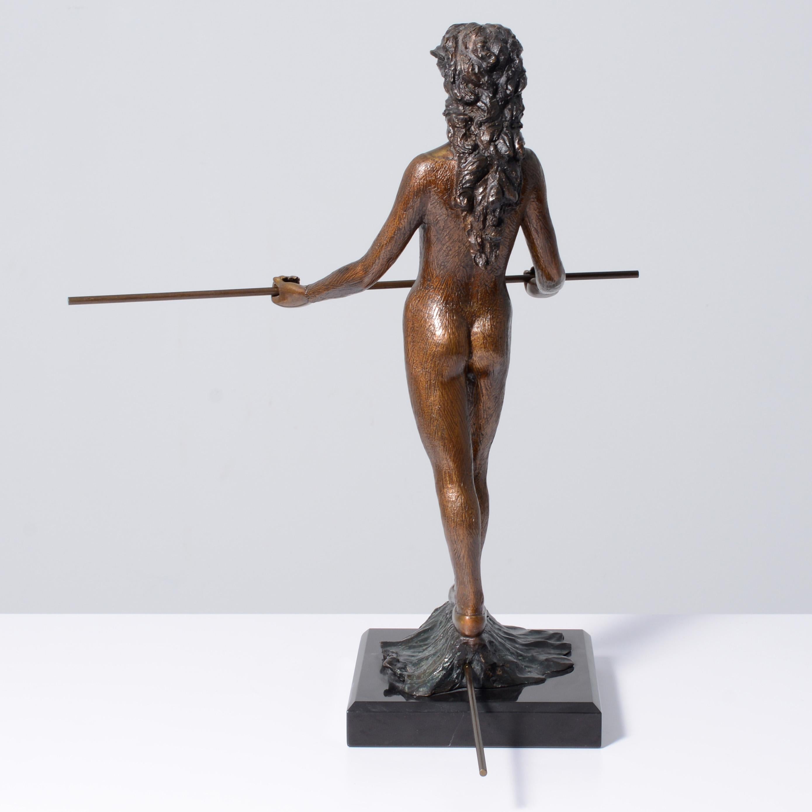 Victor Salmones REINA DEL ESPACIO Escultura de bronce en venta 3