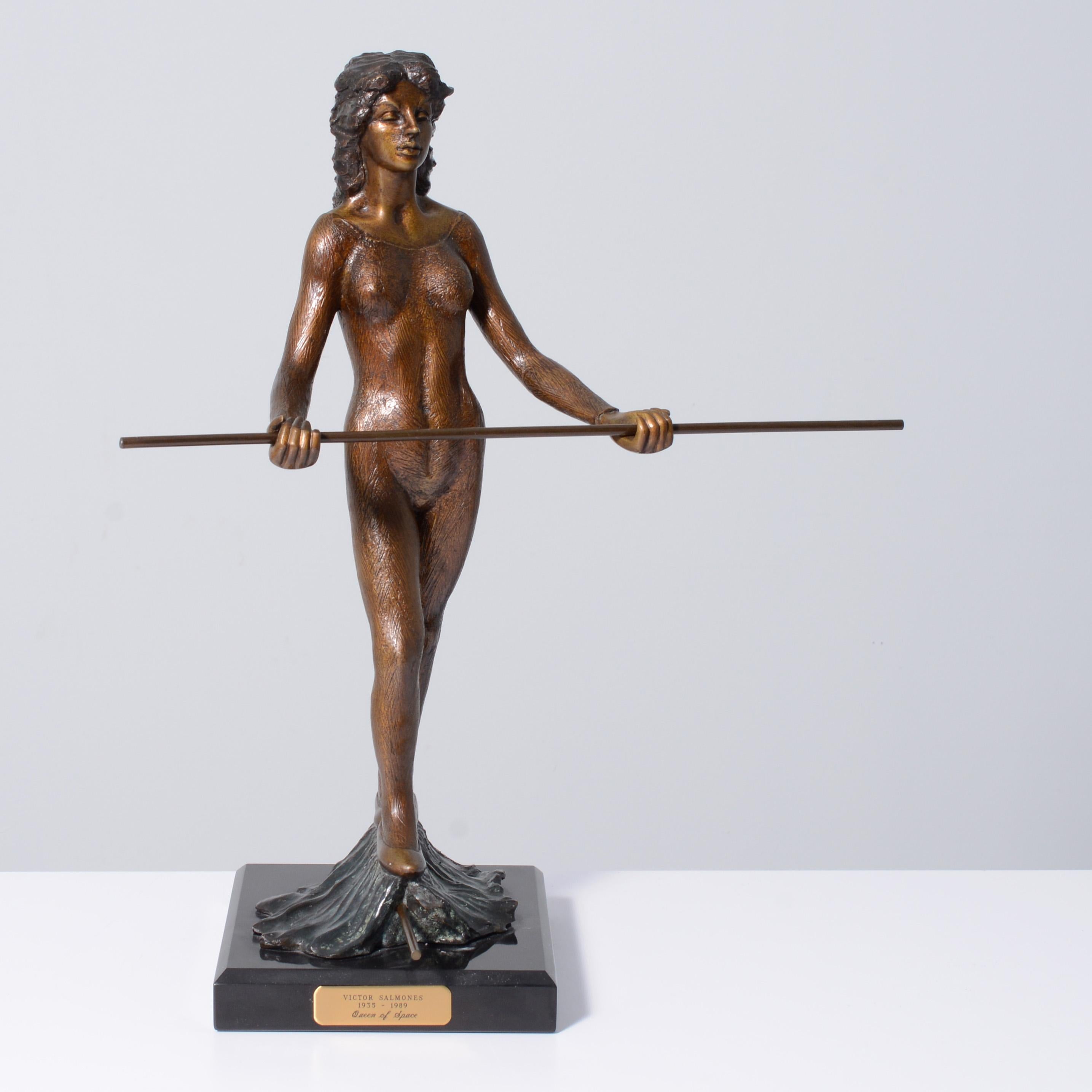 Victor Salmones REINA DEL ESPACIO Escultura de bronce en venta 6