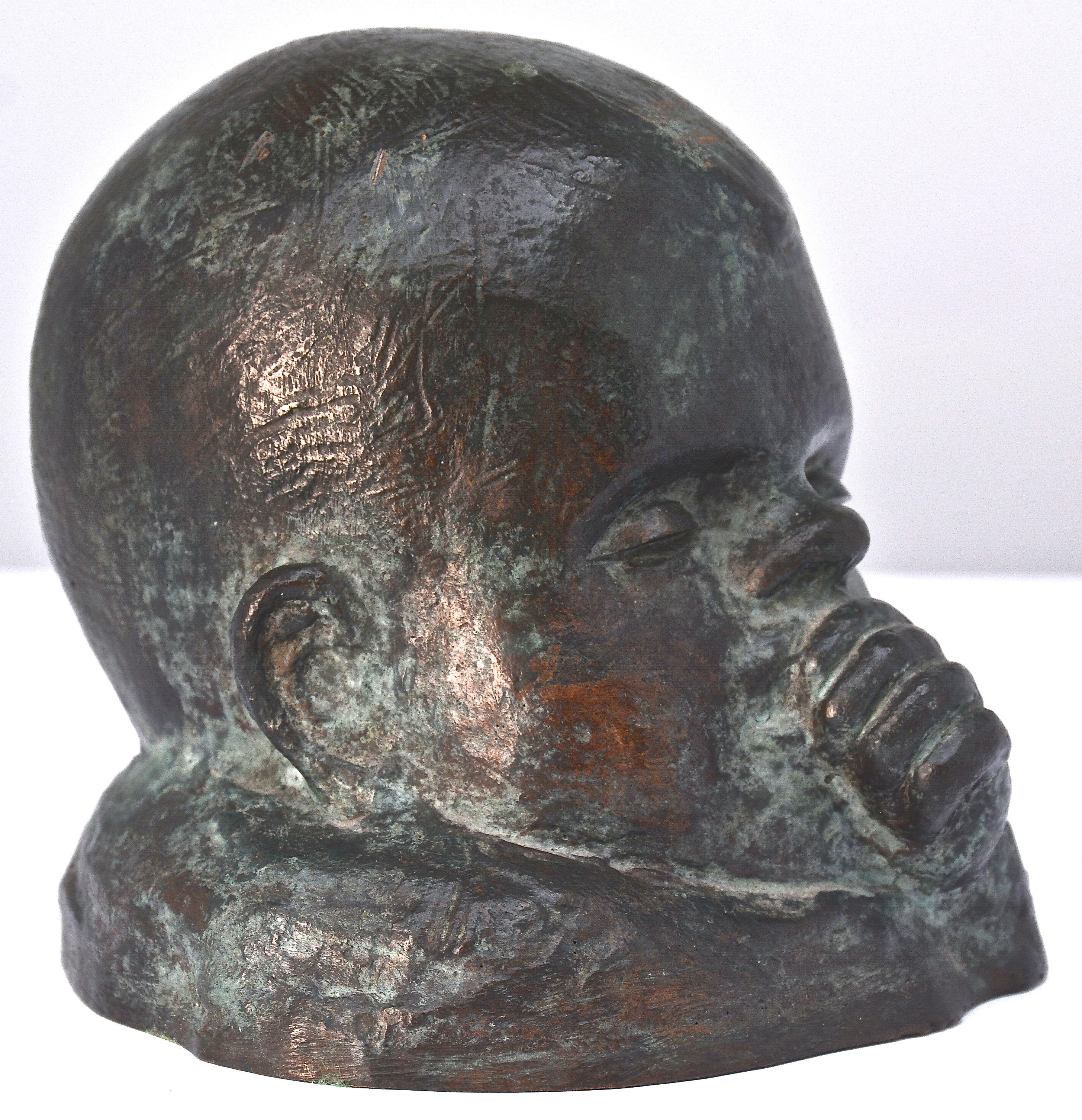 Buste d'un jeune enfant en bronze signé Victor Salmones en vente 1