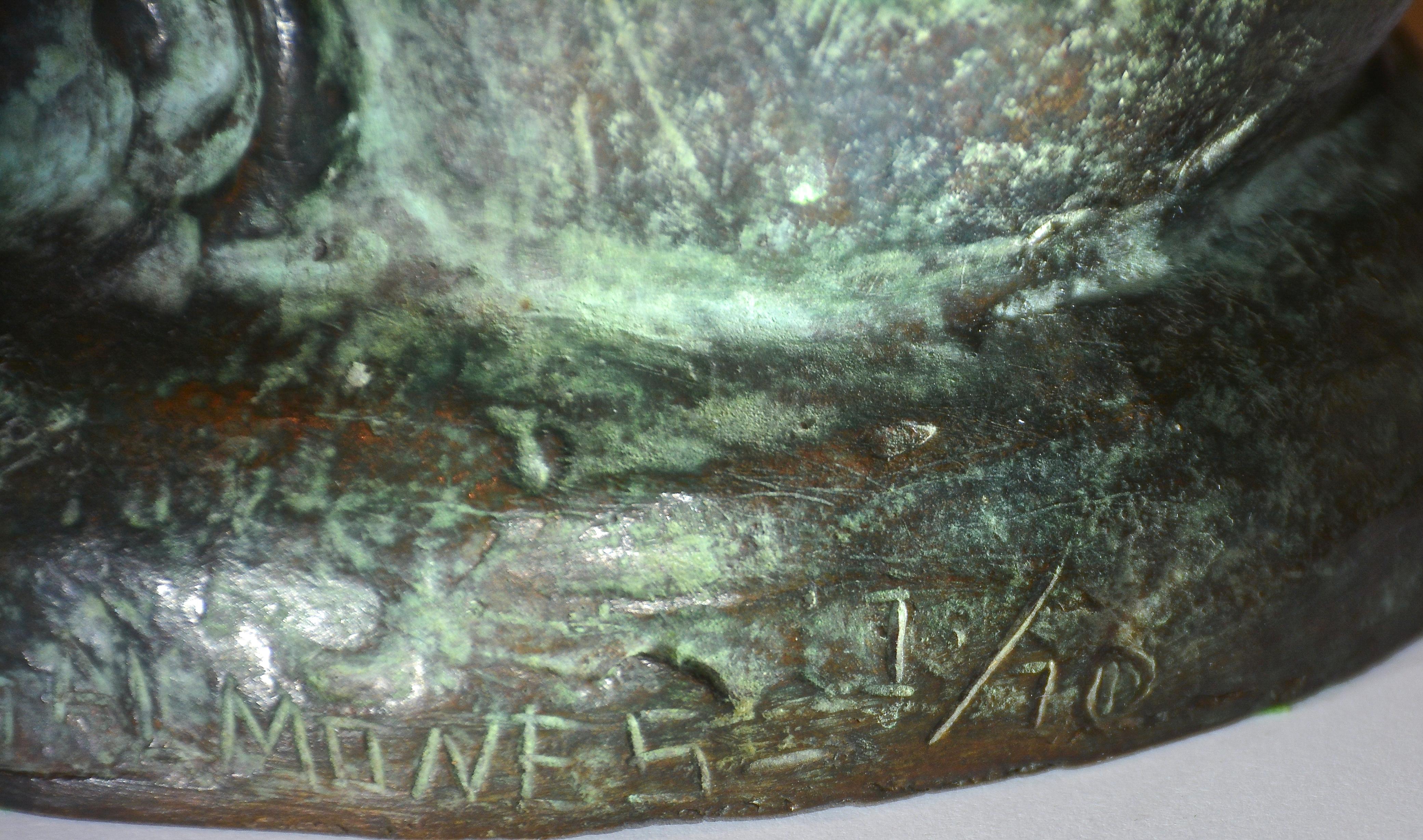 Victor Salmones Busto de bronce firmado de un niño pequeño en venta 8