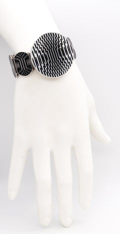 Victor Vasarely Op-Art Jolie-Armband aus Sterling mit Perlmutt und schwarzer Emaille, 1985