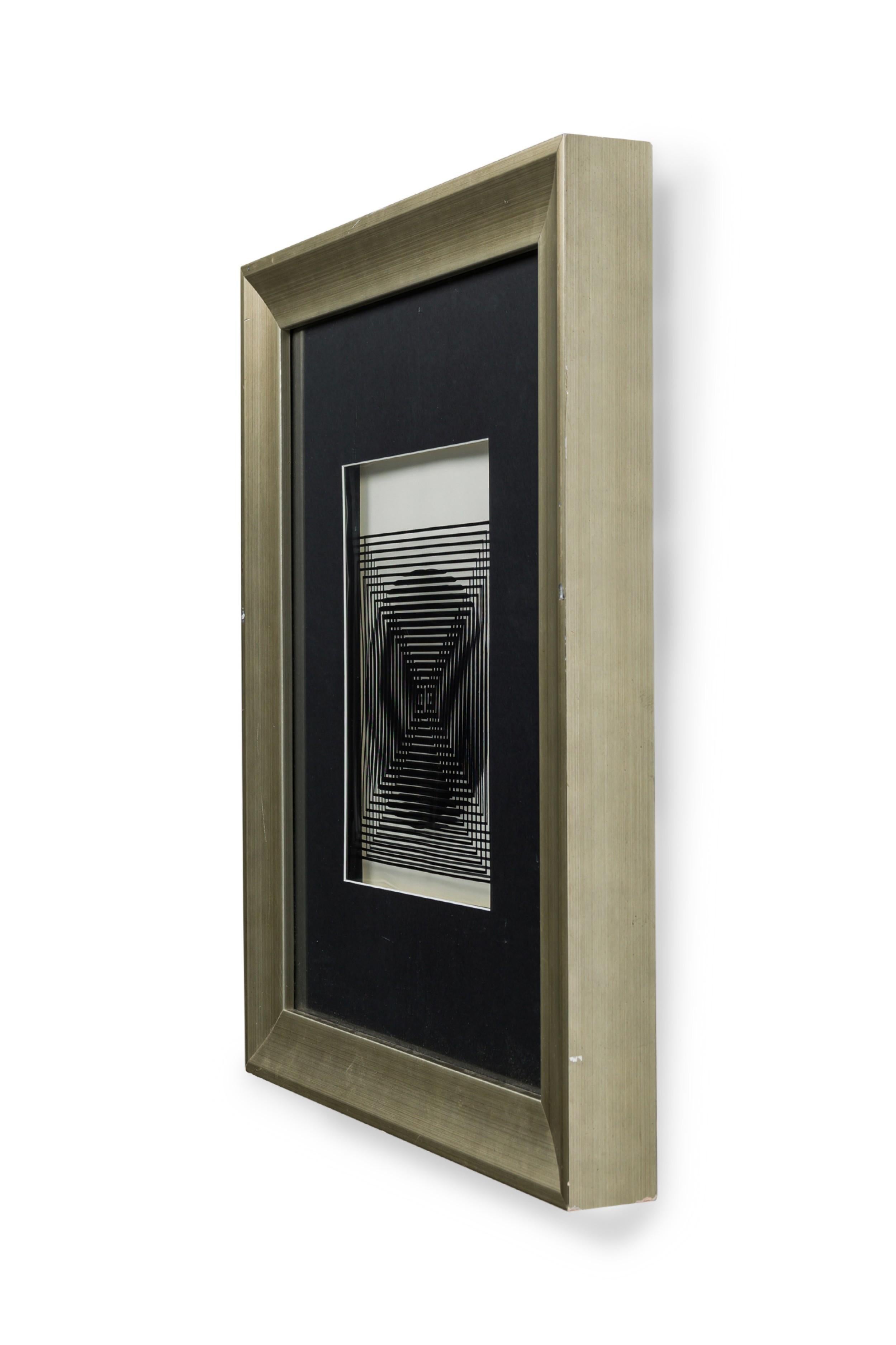 Ungarisch-französische OP-Kunst der Jahrhundertmitte erzeugt einen Lentikulareffekt oder eine optische Täuschung mit kreisförmigen, dreieckigen und quadratischen Formen, die auf Kunststoff gedruckt sind und in einem silbernen Schattenboxrahmen