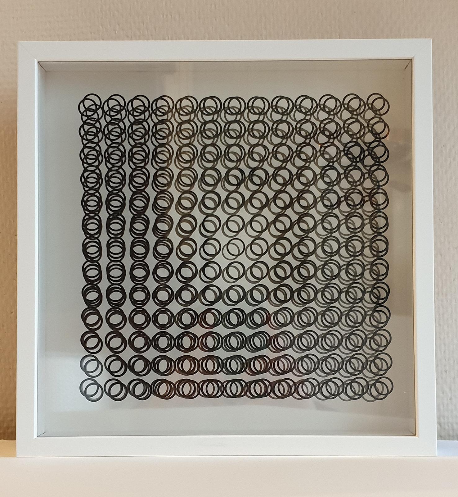 Victor Vasarely
Kinetics A

From serie : Kinetics A/ B/ C/ D
double screen print on rhodoid and cardboard
editions of the griffon
neuchatel (switzerland)
1st edition . 1973
white wood frame
perfect condition
very nice kinetic effect by superimposing