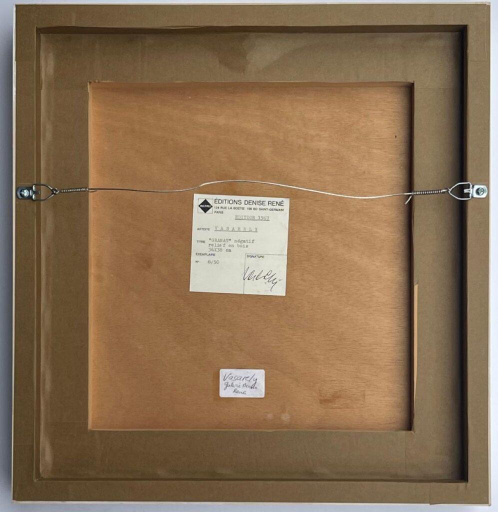 Victor Vasarely
Granat (Garnet) Négatif, 1967
Relief en bois peint et sculpté en trois dimensions
Signé à la main à l'encre noire sur le Label Denise Rene au dos (voir photos), Edition 8/50
Catalogue raisonné : Benavides II, 1885
Cadre inclus

Signé