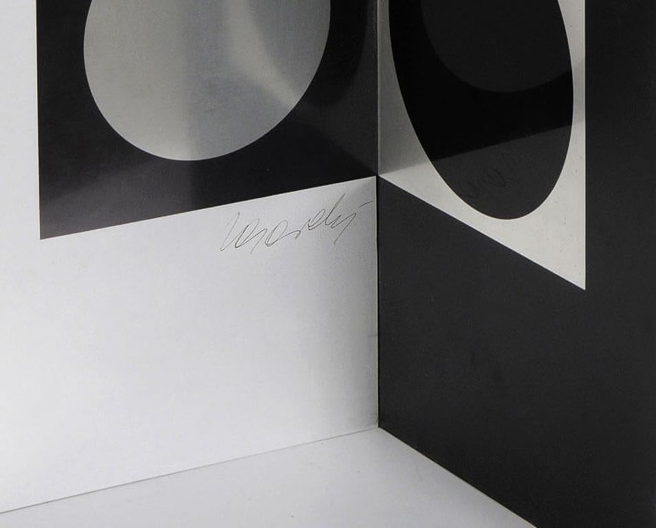 Bild-miroir (Mondbild), 1965 (Grau), Abstract Sculpture, von Victor Vasarely
