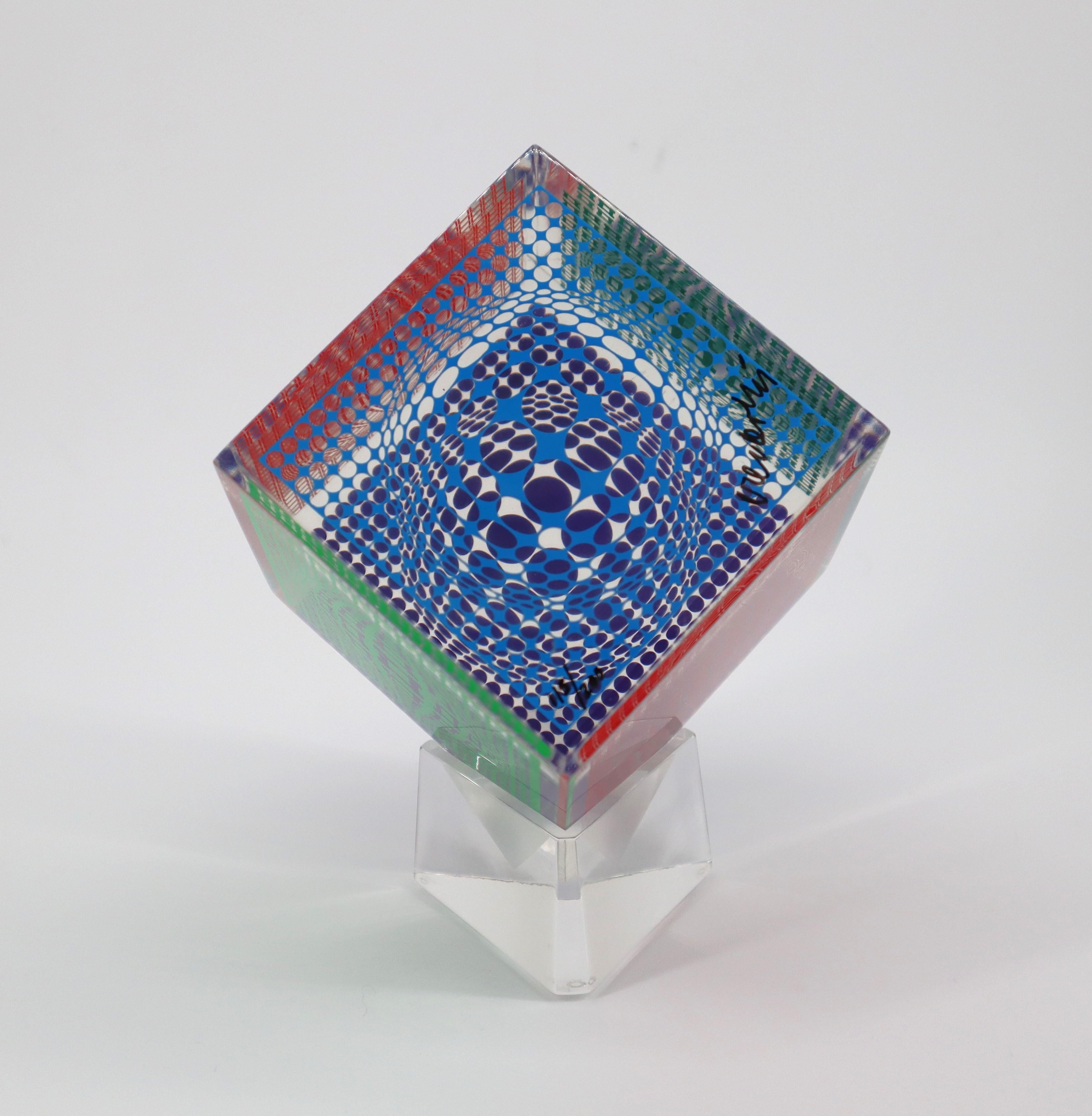 VICTOR VASARELY, CUBO MULTI ONDA, SCULTURA IN VETRO ACRILICO - Sculpture Op Art di Victor Vasarely