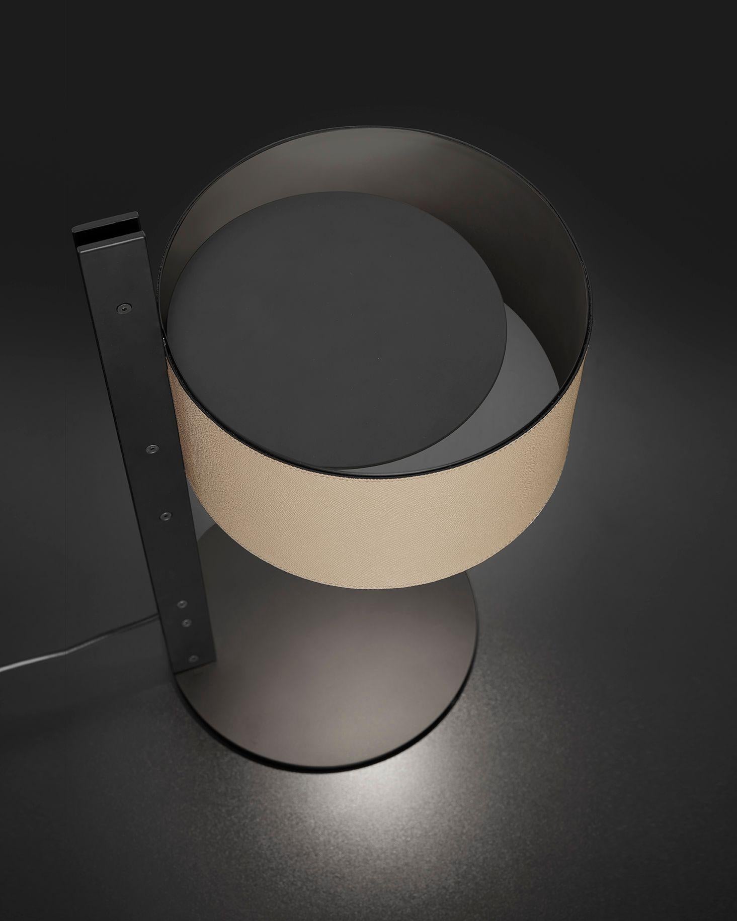 Métal Lampe de bureau Victor Vasilev en métal et cuir par Oluce en vente