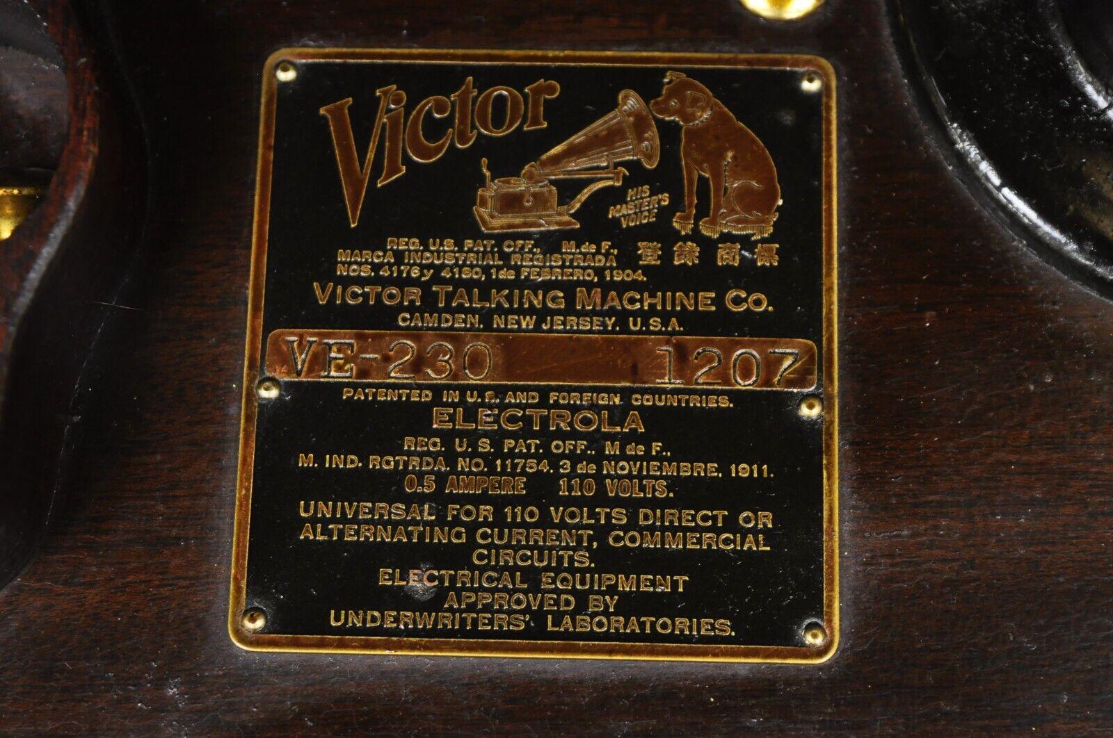 Victorien Victor VE-230 VV-230 Flat Top Mahogany Cabinet Electric Victrola Record Player en vente