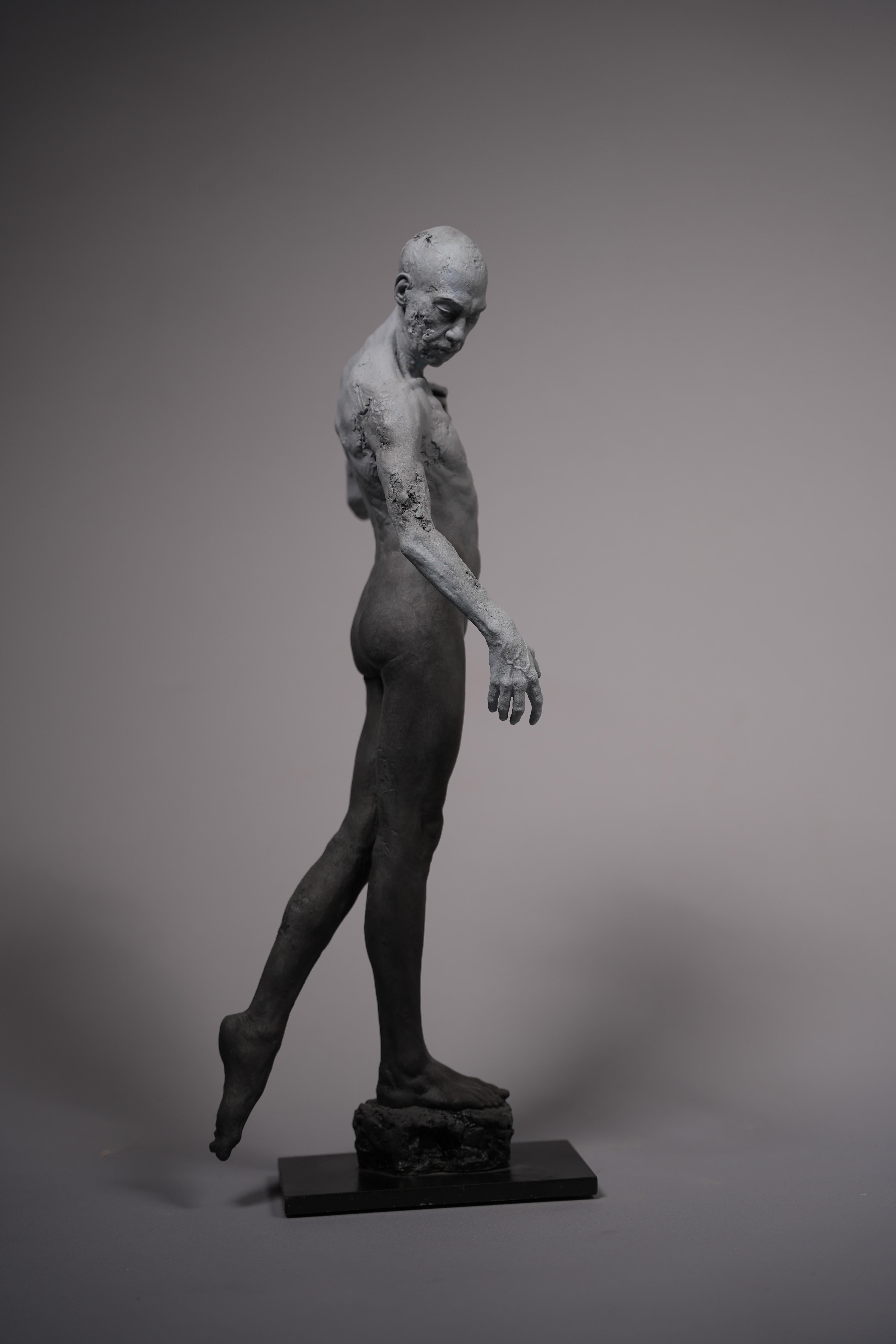 Resistance Big Standing Resin Sculpture Portrait Human Male Nude Realism For Sale 8