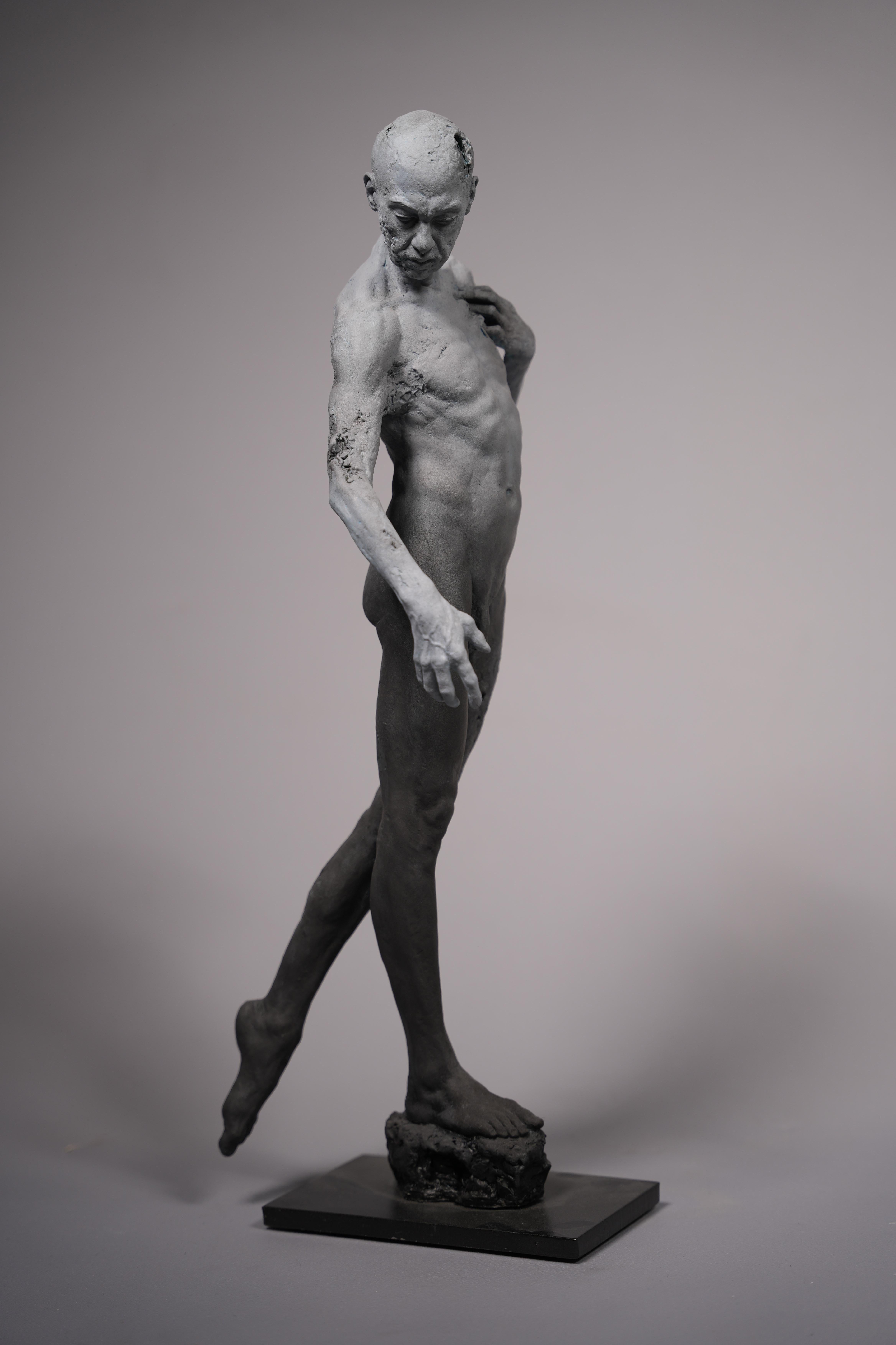 Résistance Sculpture en bronze Portrait Homme Nu Réalisme En stock en vente 1