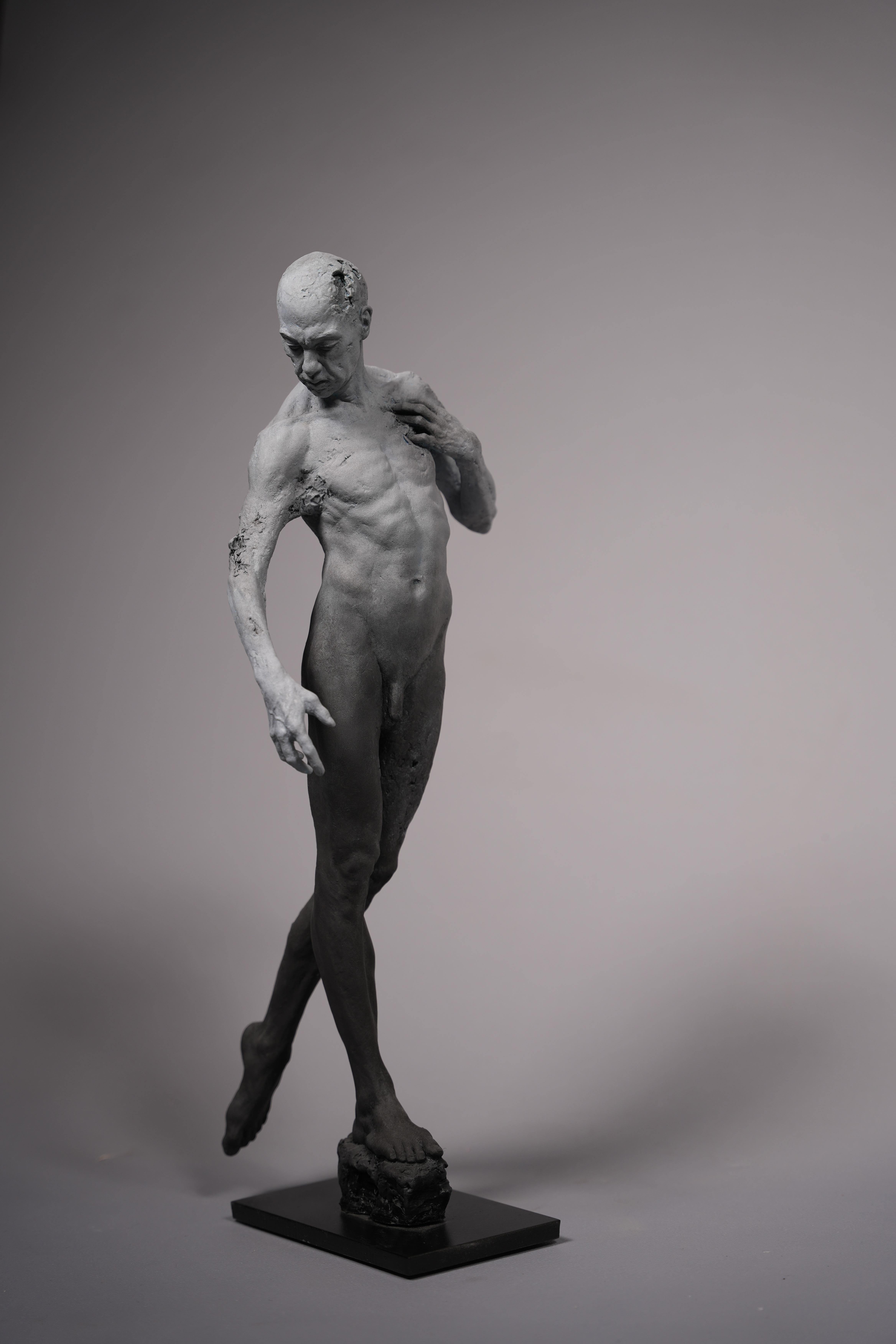 Résistance Sculpture en bronze Portrait Homme Nu Réalisme En stock en vente 3