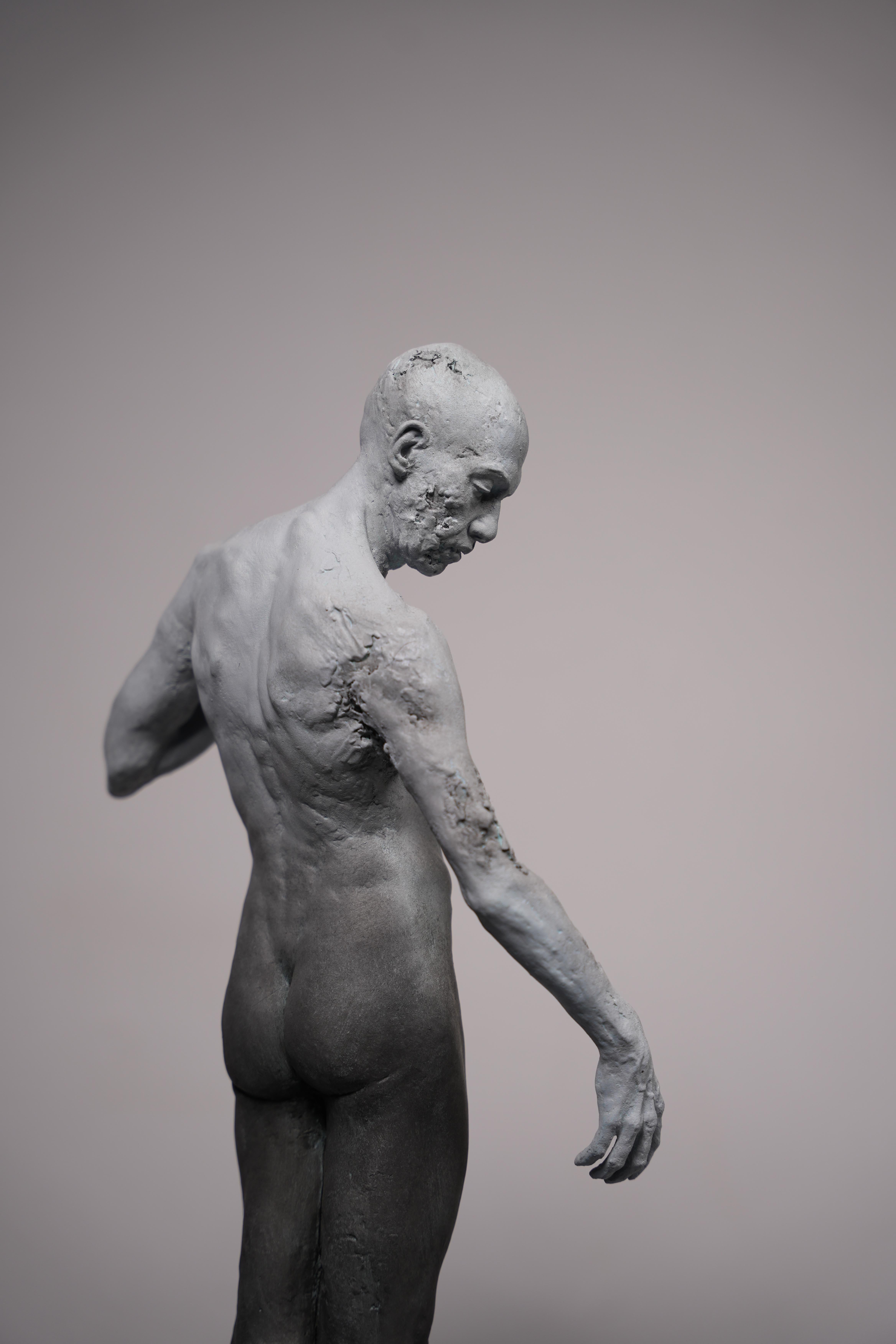 Résistance Sculpture en bronze Portrait Homme Nu Réalisme En stock en vente 4