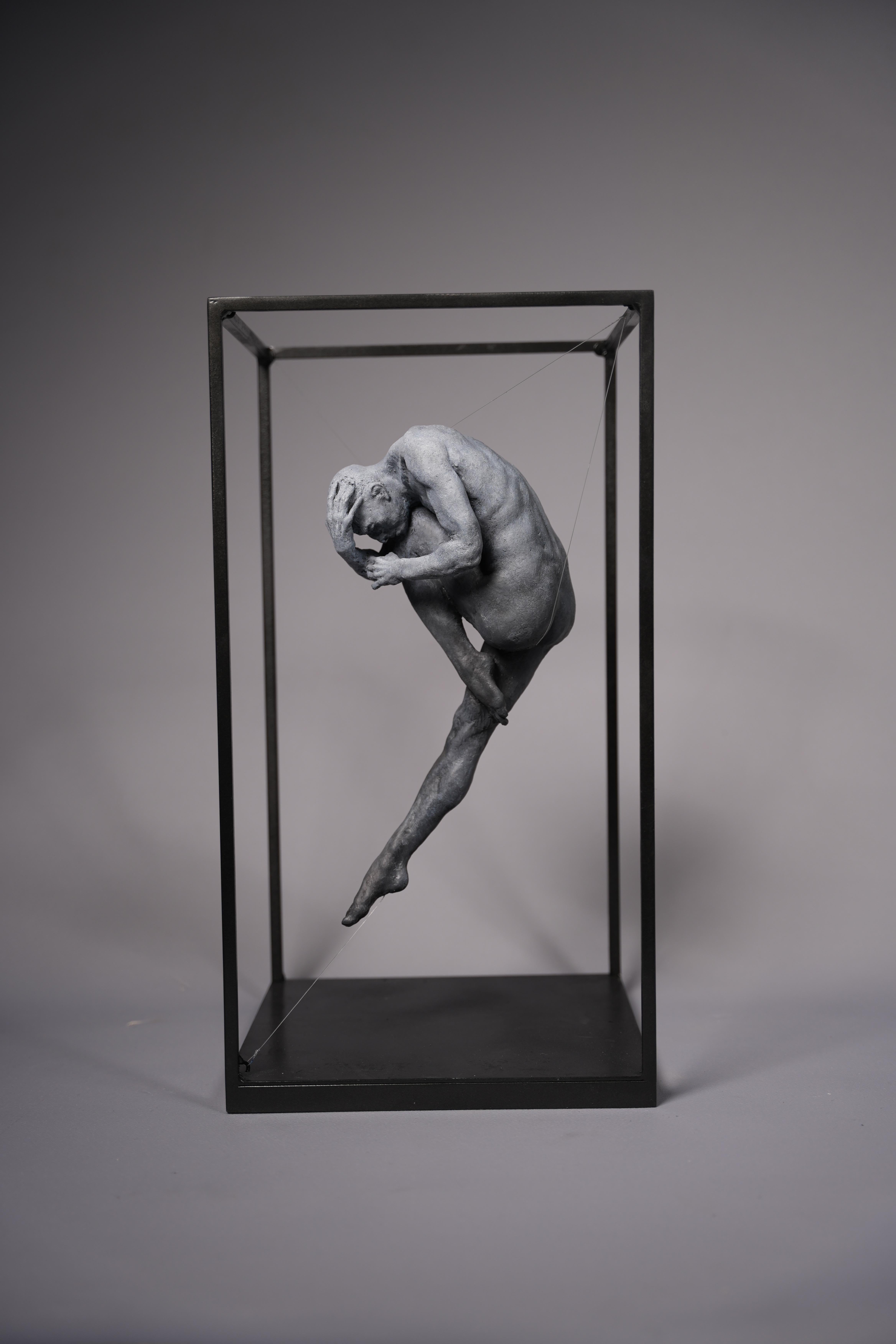 Scultura Teardrop II in resina Maschio Umano Nudo Piccolo Arte Contemporanea Classica - Sculpture Contemporaneo di Victor Veber