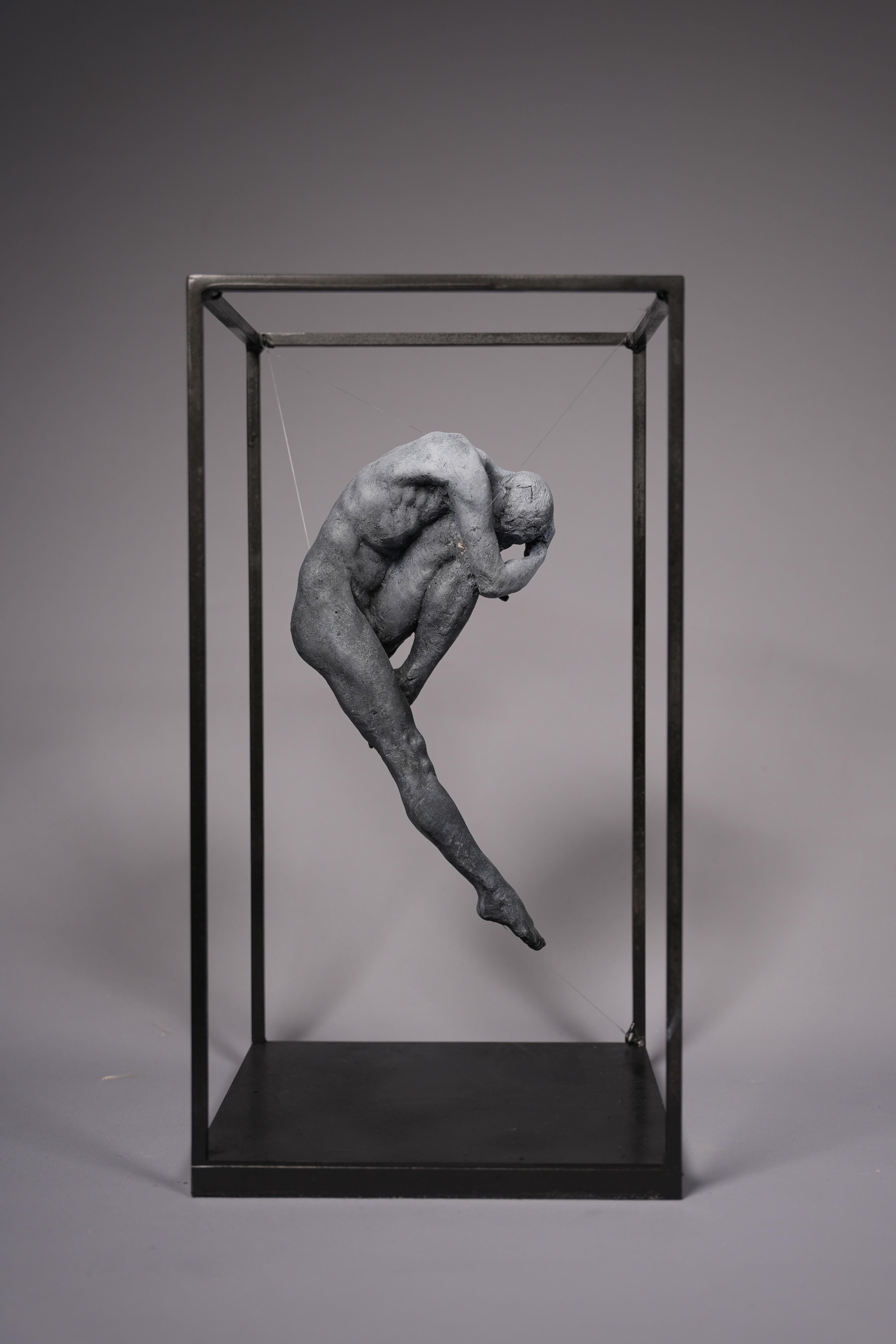 Scultura Teardrop II in resina Maschio Umano Nudo Piccolo Arte Contemporanea Classica

Victor Veber è uno scultore francese nato nel 1994 a Lione. Di formazione classica e profondamente ispirato sia dalla bellezza senza tempo degli antichi maestri