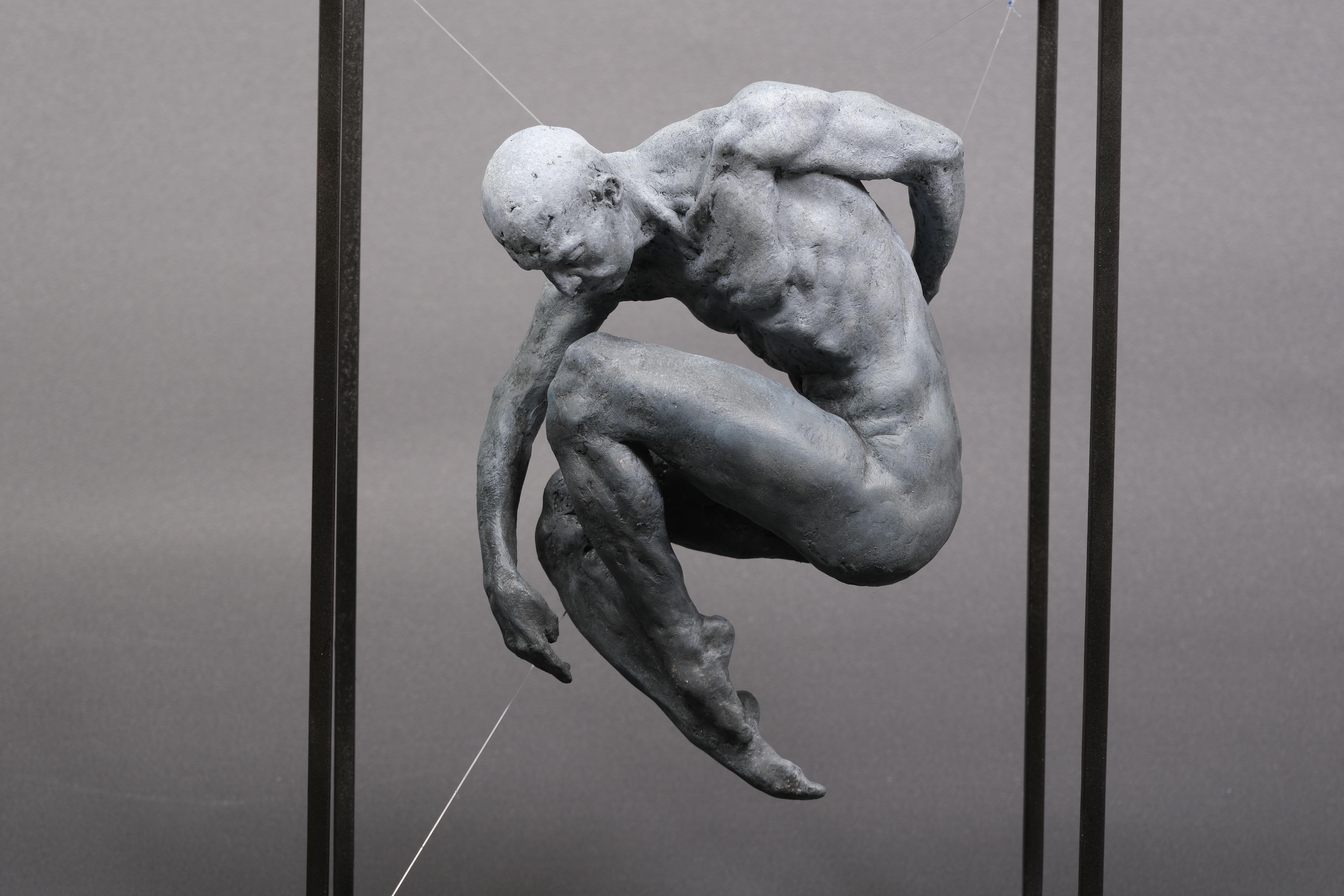 Teardrop III Sculpture en bronze Homme nu Petit Art Contemporain Classique

Victor Veber est un sculpteur français né en 1994 à Lyon. De formation classique et profondément inspiré par la beauté intemporelle des maîtres anciens ainsi que par