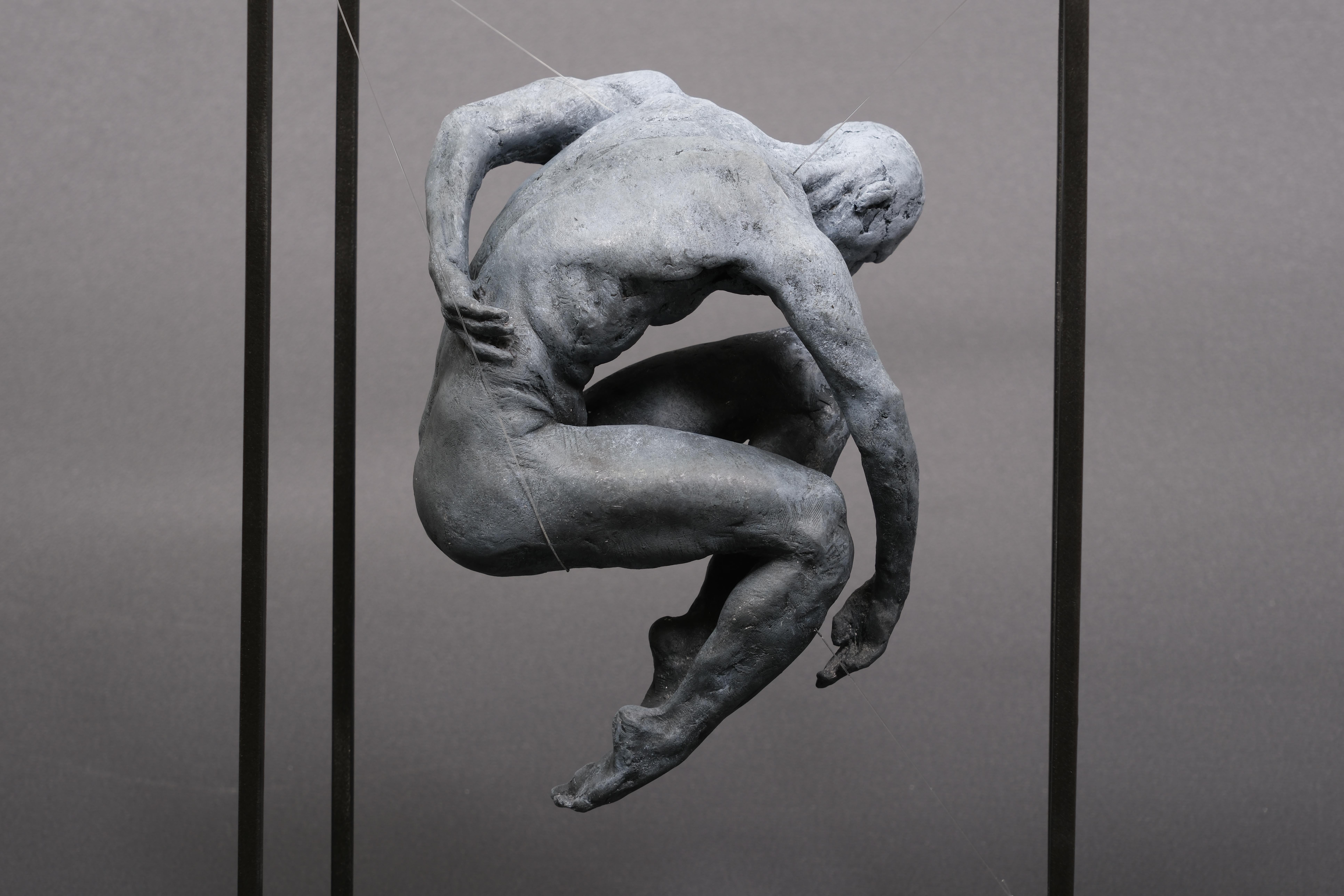 Teardrop III Sculpture en bronze Homme nu Petit Art Contemporain Classique en vente 1