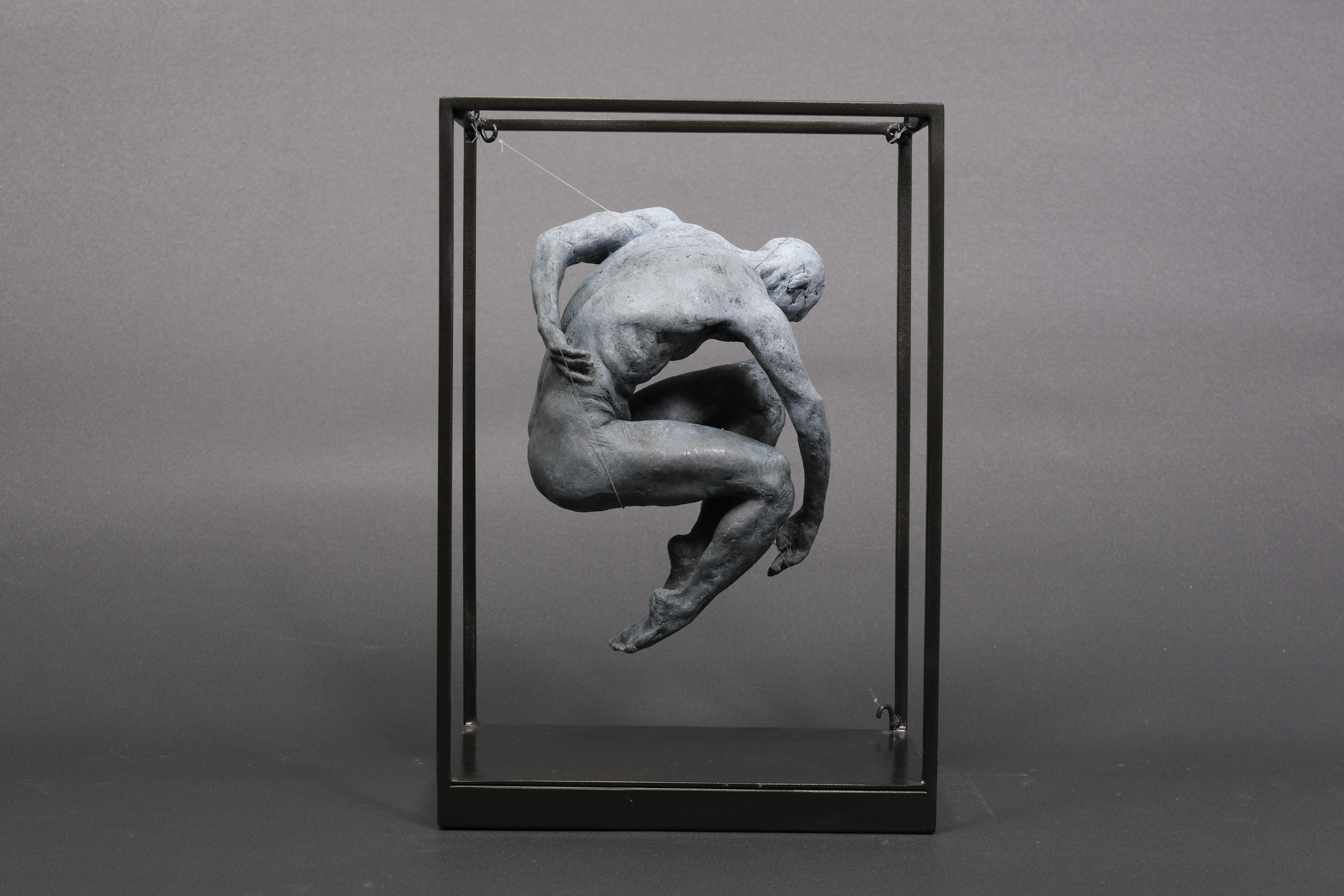 Teardrop III Sculpture en bronze Homme nu Petit Art Contemporain Classique en vente 2