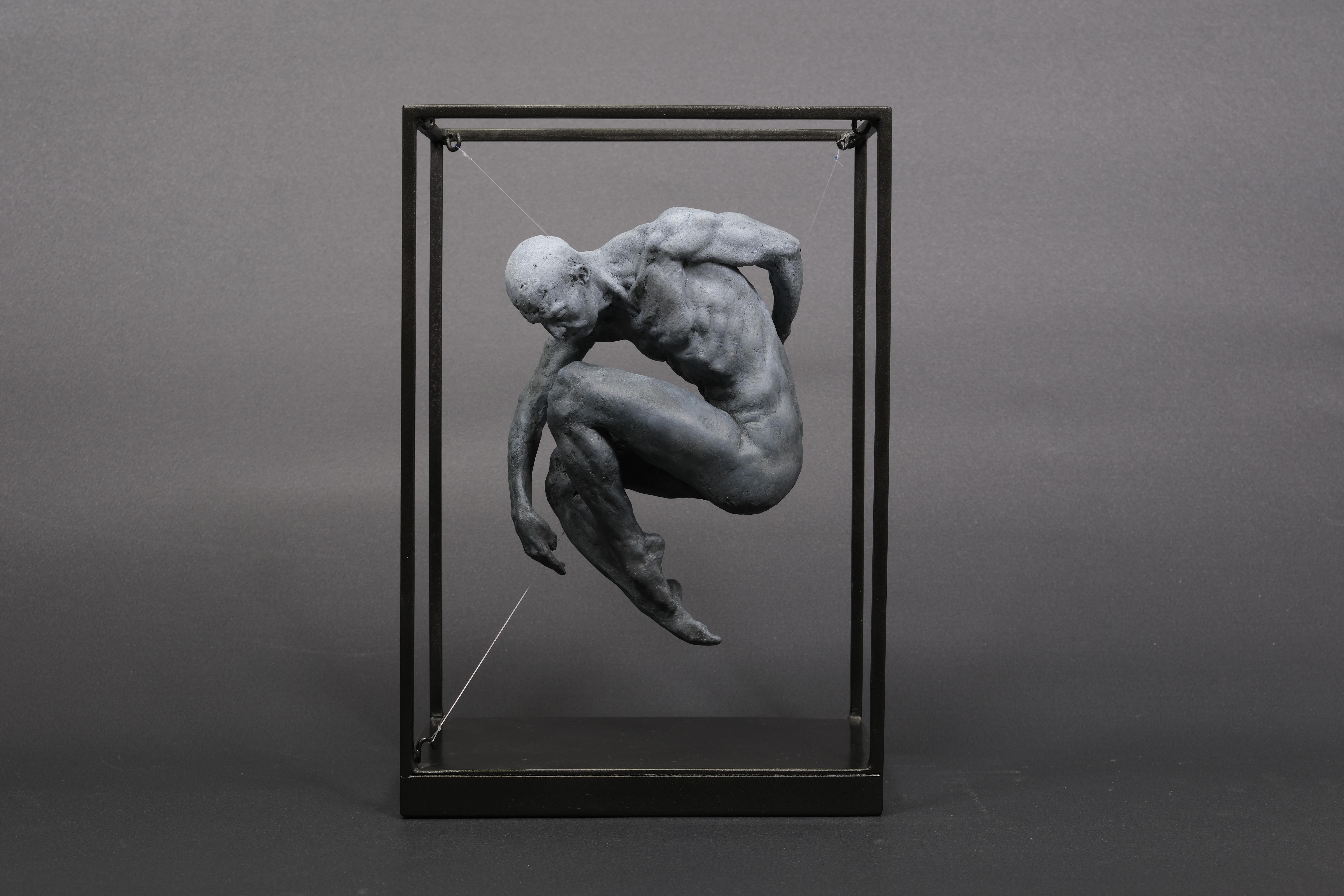 Teardrop III Sculpture en bronze Homme nu Petit Art Contemporain Classique en vente 3