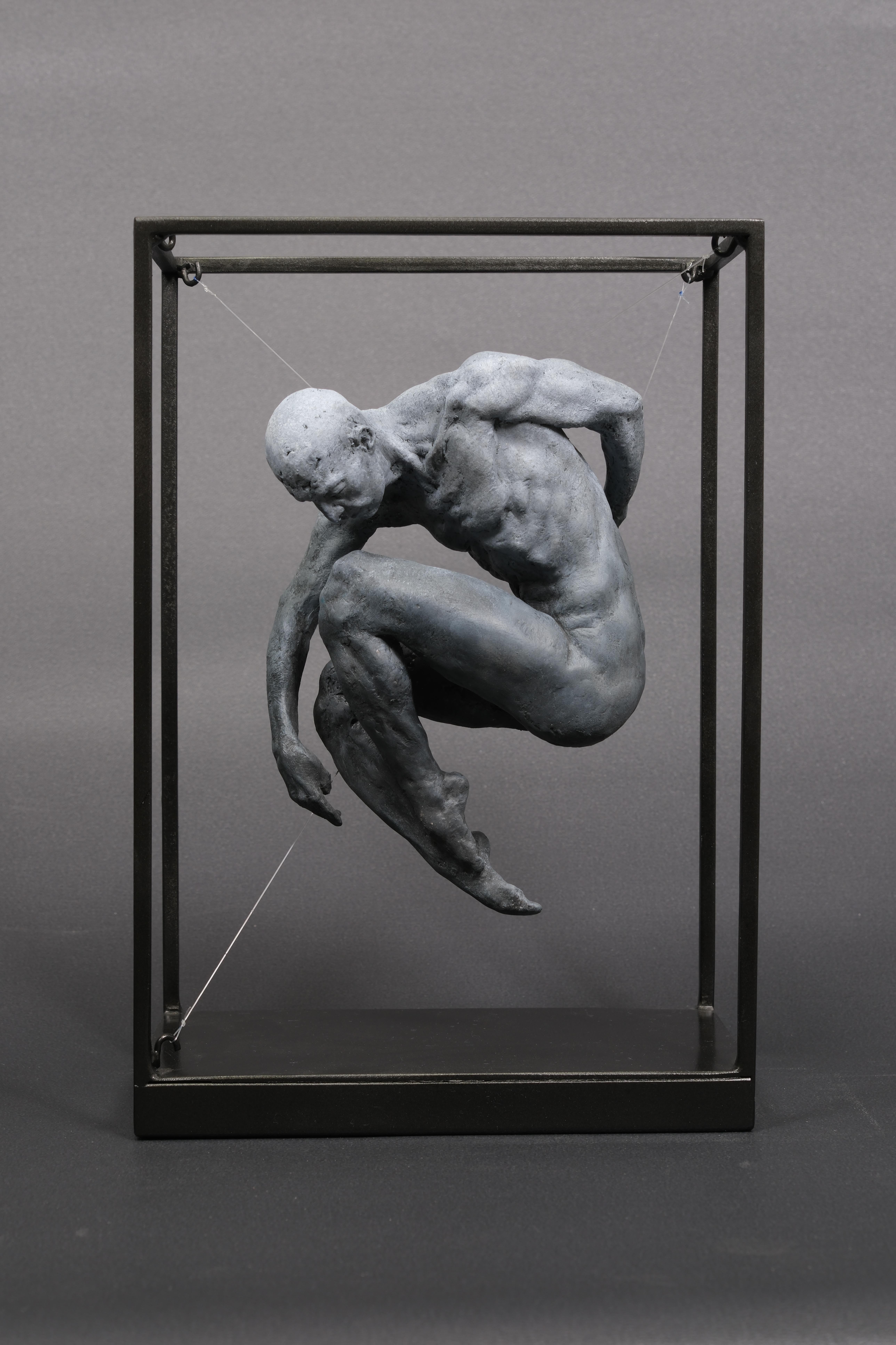 Teardrop III Sculpture en bronze Homme nu Petit Art Contemporain Classique en vente 4