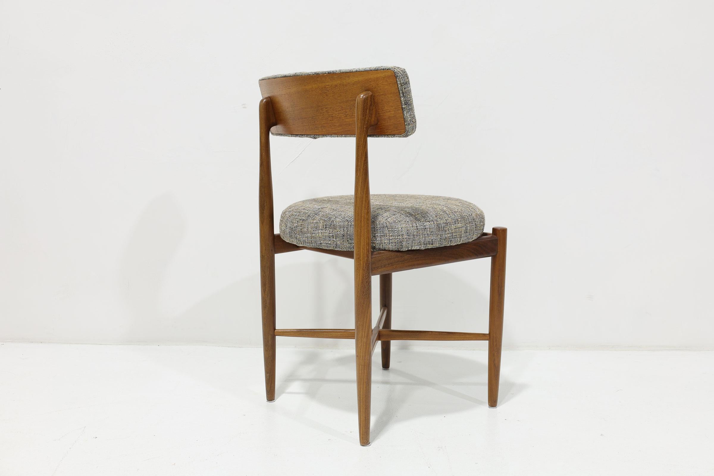 Victor Wilkins for G Plan Set of Eight  'Fresco' Dining Chairs in Teak In Good Condition In Dallas, TX