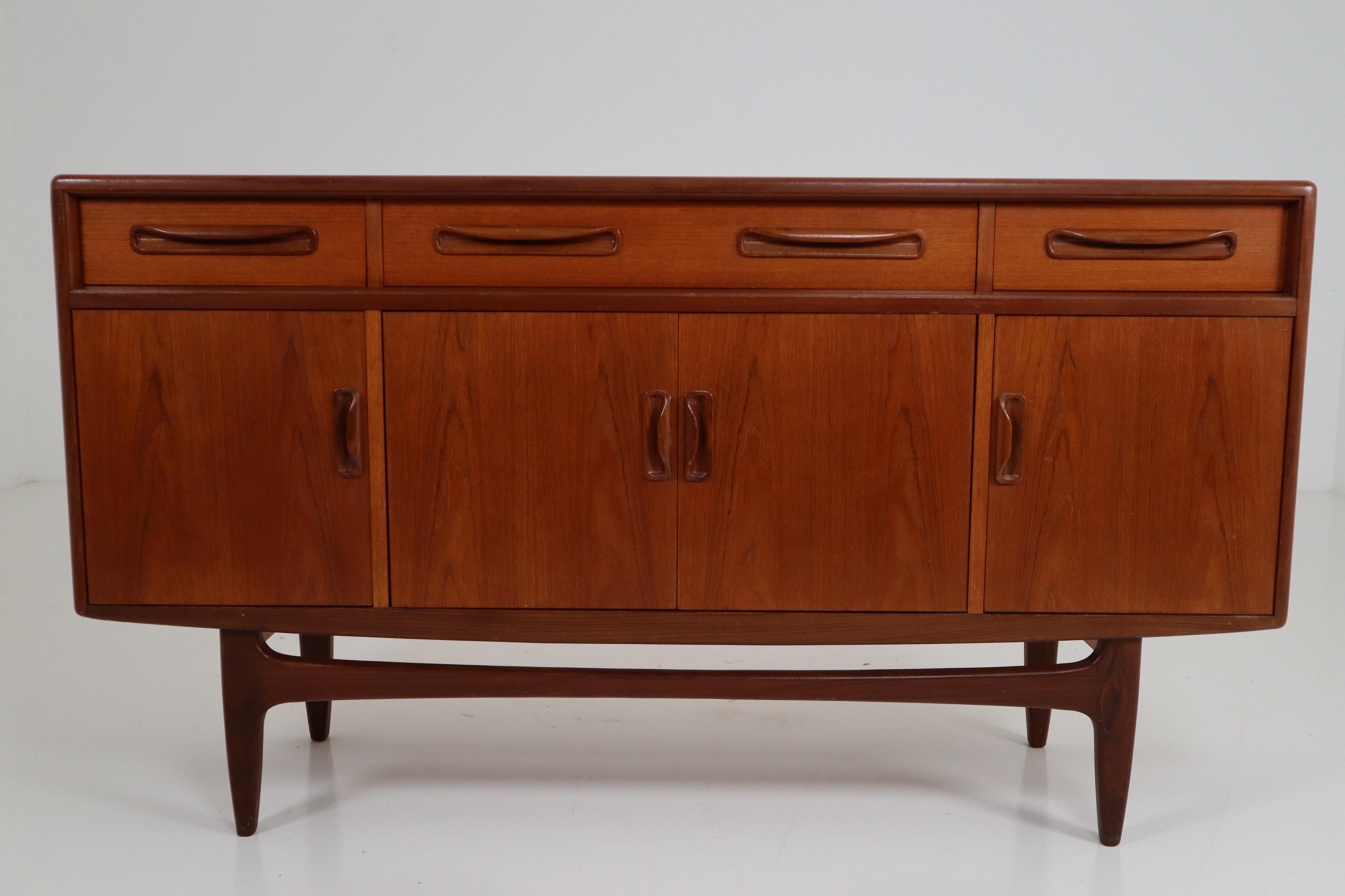 Victor Wilkins for G-Plan Teak and Afromosia Midcentury Credenza, England, 1960s In Good Condition In Almelo, NL