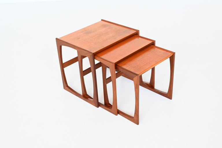 Beautiful shaped set of three nesting tables model Quadrille designed by Victor Wilkins for G Plan, United Kingdom 1960. This set of nesting tables is made of very nice warm teak. Highly decorative set of nesting tables in good original condition