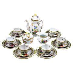 Victoria Avec Bord En Or Coffee Set For 6 Persons Herend Hungary 20th Century