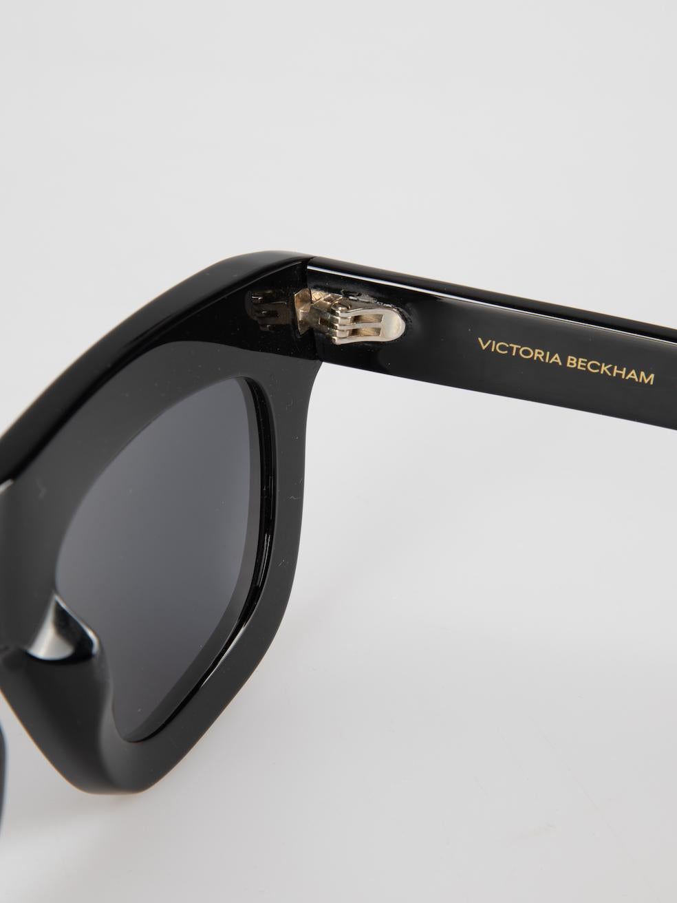 Schwarze, gefärbte Victoria Beckham-Sonnenbrille mit Browline-Tönen im Angebot 2