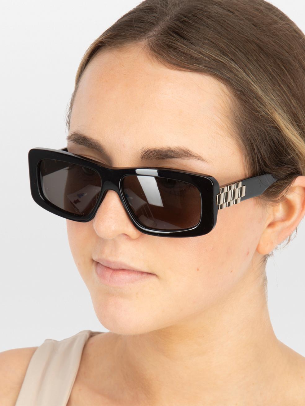 CONDITION is New with tags. No visible wear to sunglasses is evident on this new Victoria Beckham designer resale item. This item comes with original packaging.
 

 
 Details
 
 
 Model: VB669S 001
 
 Black
 
 Acetate
 
 Rectangular sunglasses
 
