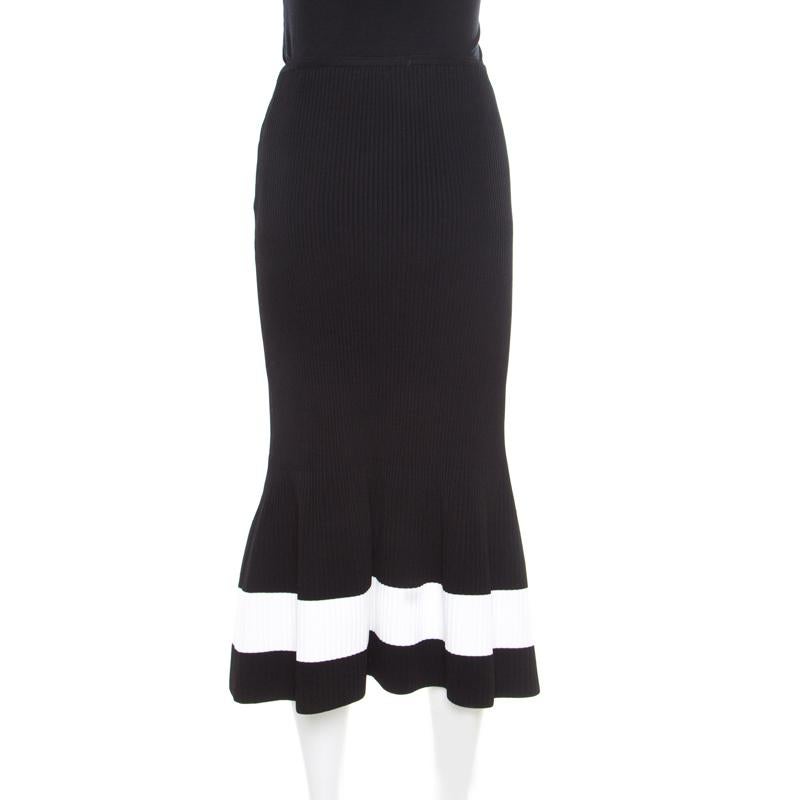 Elegant and stylish, this skirt from Victoria Beckham comes ready to give you a high-fashion look. It flaunts a classy black shade with stripe detailing and a fluted hem that is bound to give you the best shape. A pair of black sandals and a