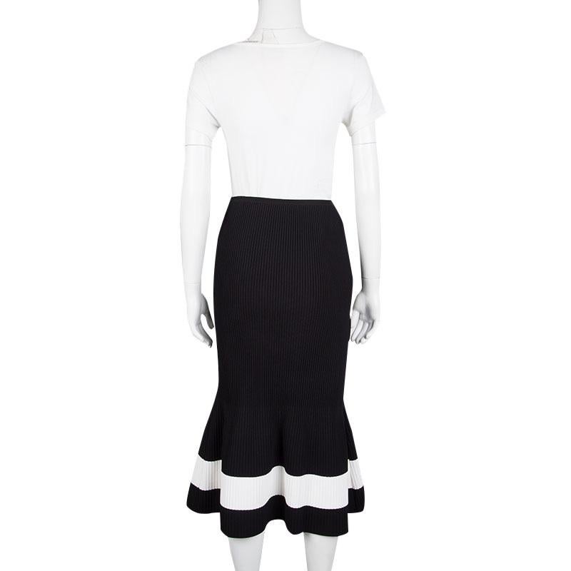 Elegant and stylish, this skirt from Victoria Beckham comes ready to give you a high-fashion look. It flaunts a classy black shade with stripe detailing and a fluted hem that is bound to give you the best shape. A pair of black sandals and a