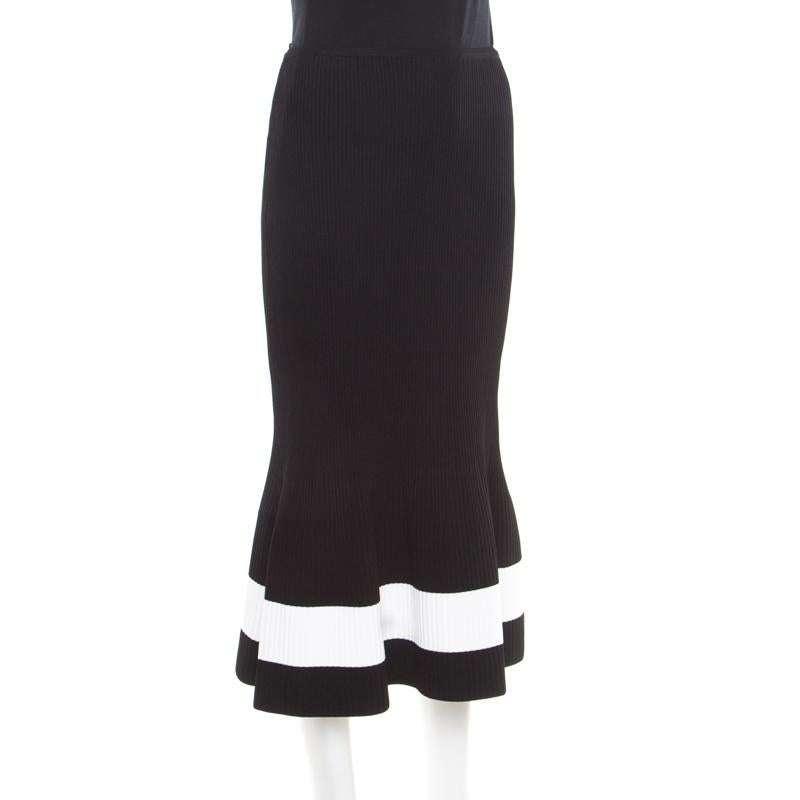 Elegant and stylish, this skirt from Victoria Beckham comes ready to give you a high-fashion look. It flaunts a classy black shade with stripe detailing and a fluted hem that is bound to give you the best shape. A pair of black sandals and a