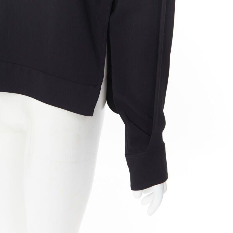 VICTORIA BECKHAM Schwarzes Blusentop aus Krepp mit Brusttasche und Stehkragen UK8 M im Angebot 4