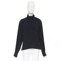 VICTORIA BECKHAM Schwarzes Blusentop aus Krepp mit Brusttasche und Stehkragen UK8 M