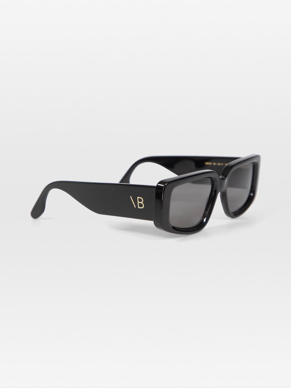 Victoria Beckham Black Logo Rectangular Sunglasses In New Condition For Sale In London, GB