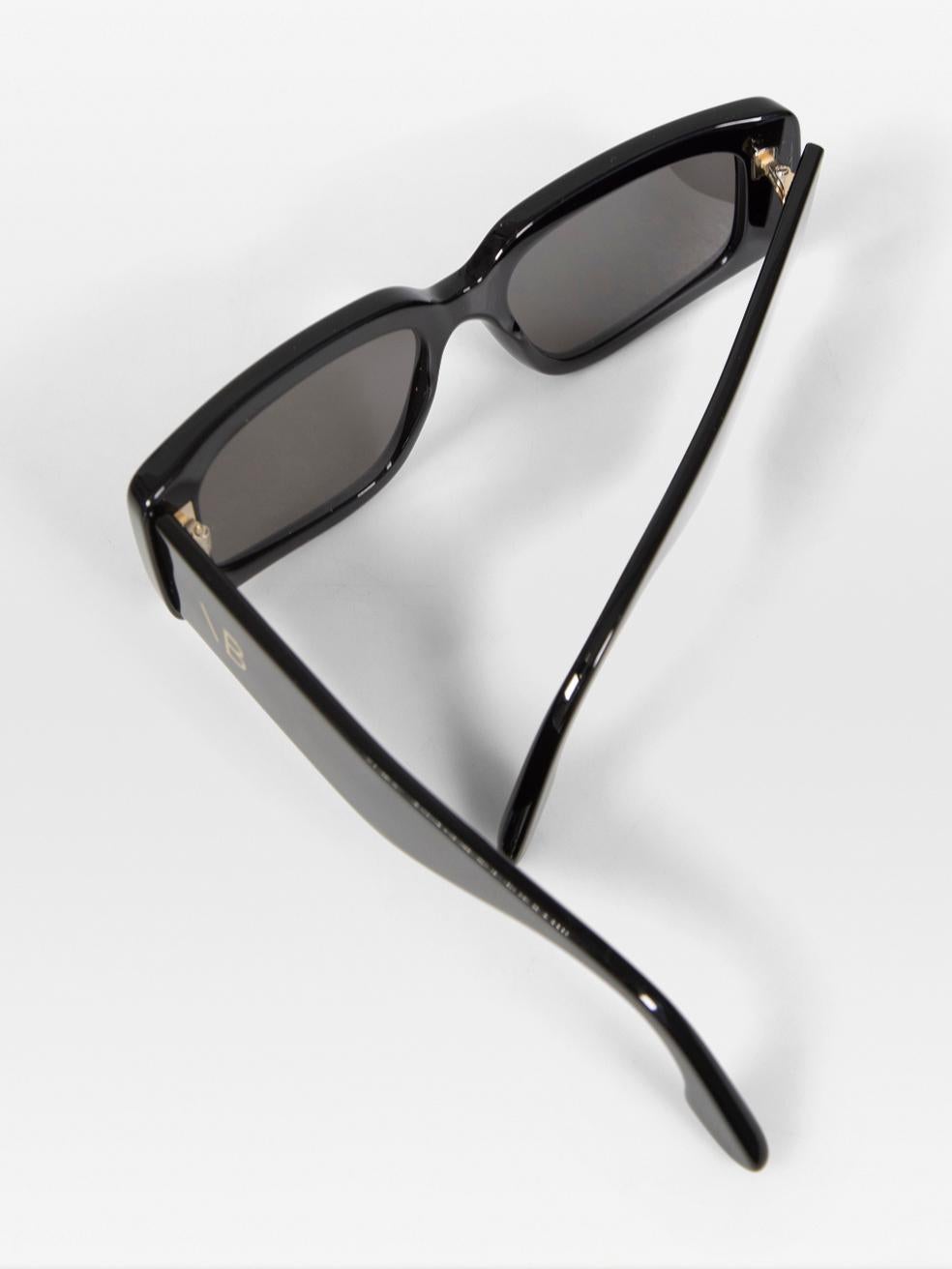Victoria Beckham Black Logo Rectangular Sunglasses For Sale 3