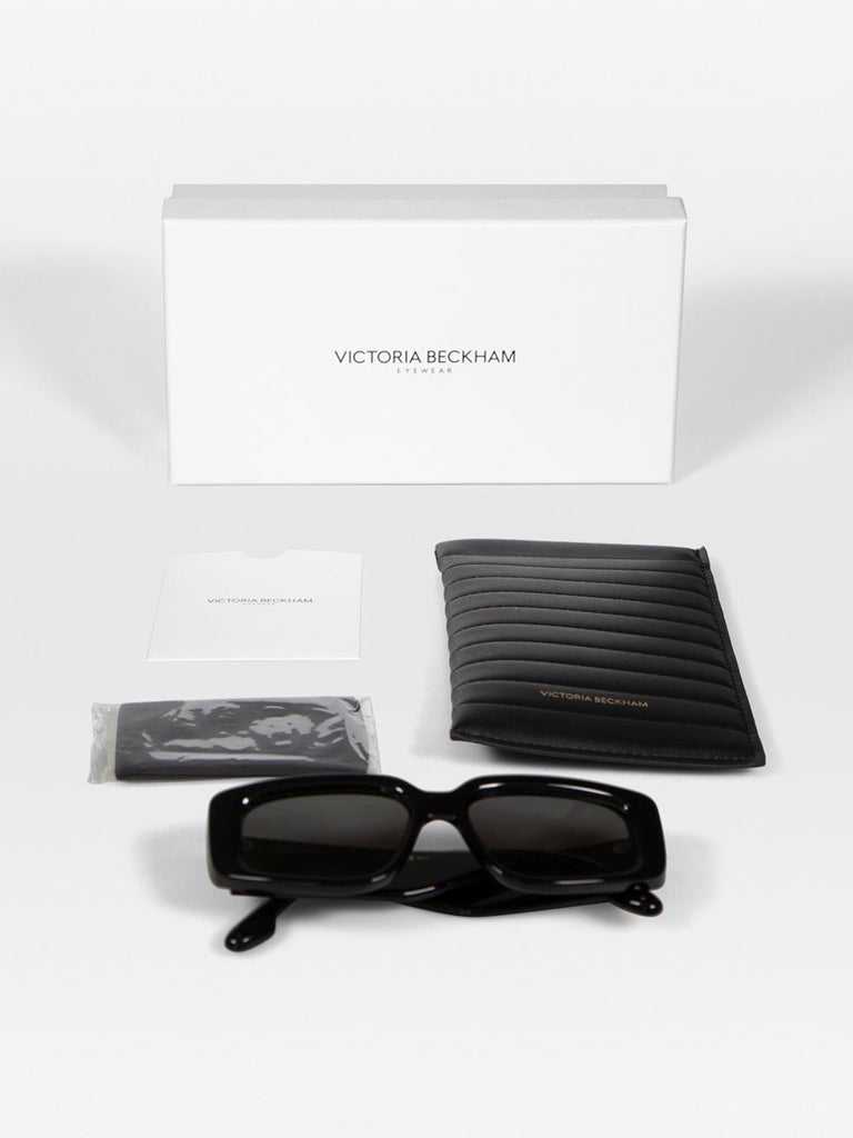 Victoria Beckham Black Logo Rectangular Sunglasses at 1stDibs display picture 1