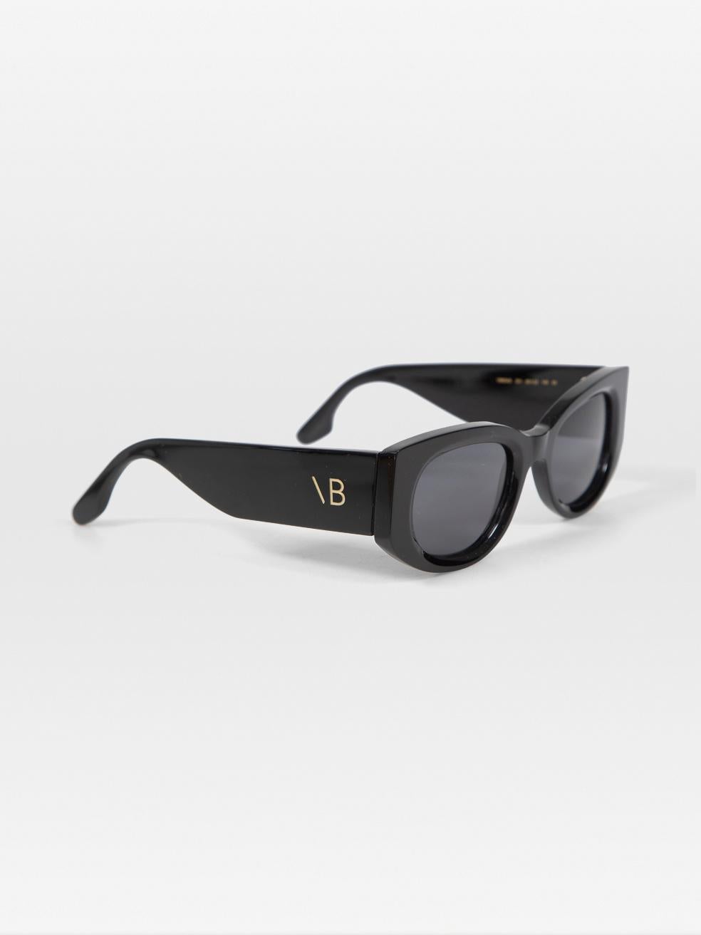 Victoria Beckham Black Oval Tinted Logo Sunglasses In New Condition For Sale In London, GB
