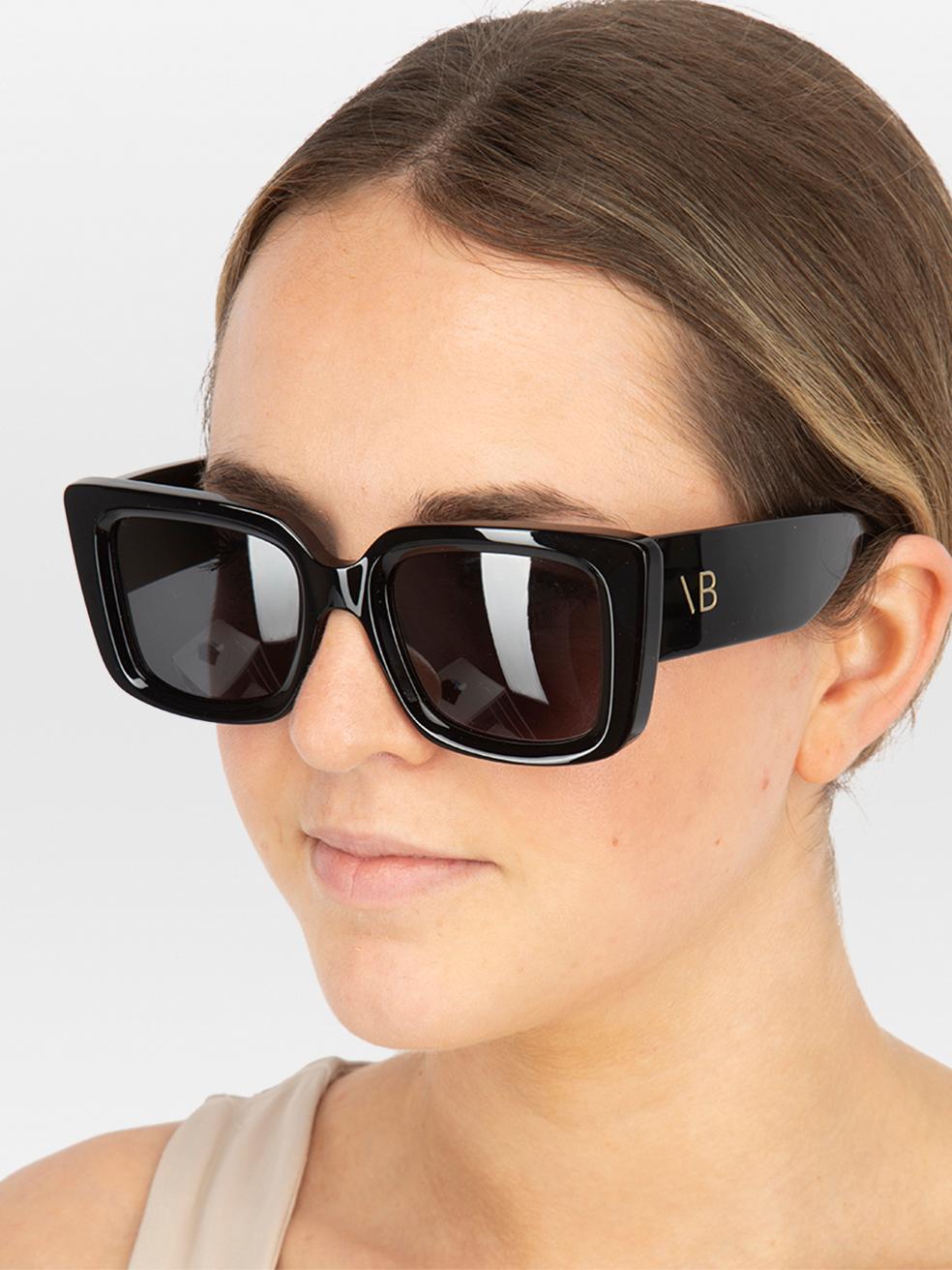 CONDITION is New with tags. No visible wear to sunglasses is evident on this new Victoria Beckham designer resale item. This item comes with original packaging.
 

 
 Details
 
 
 Model: VB653S 001
 
 Black
 
 Acetate
 
 Rectangle sunglasses
 
 Grey