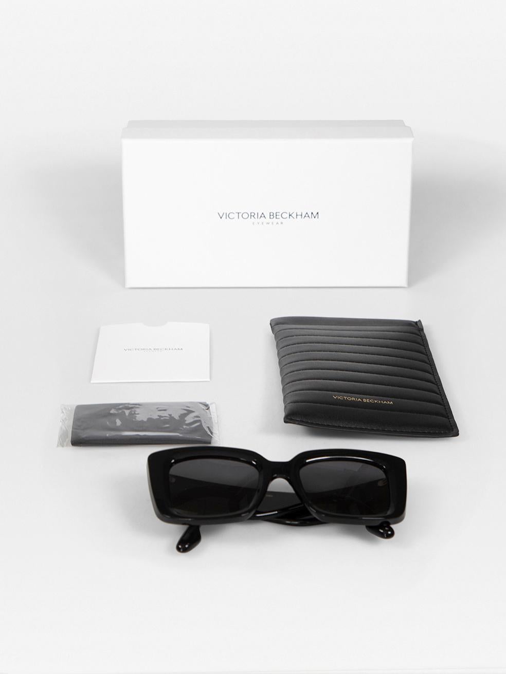 Victoria Beckham Black Rectangle Tinted Logo Sunglasses For Sale 5