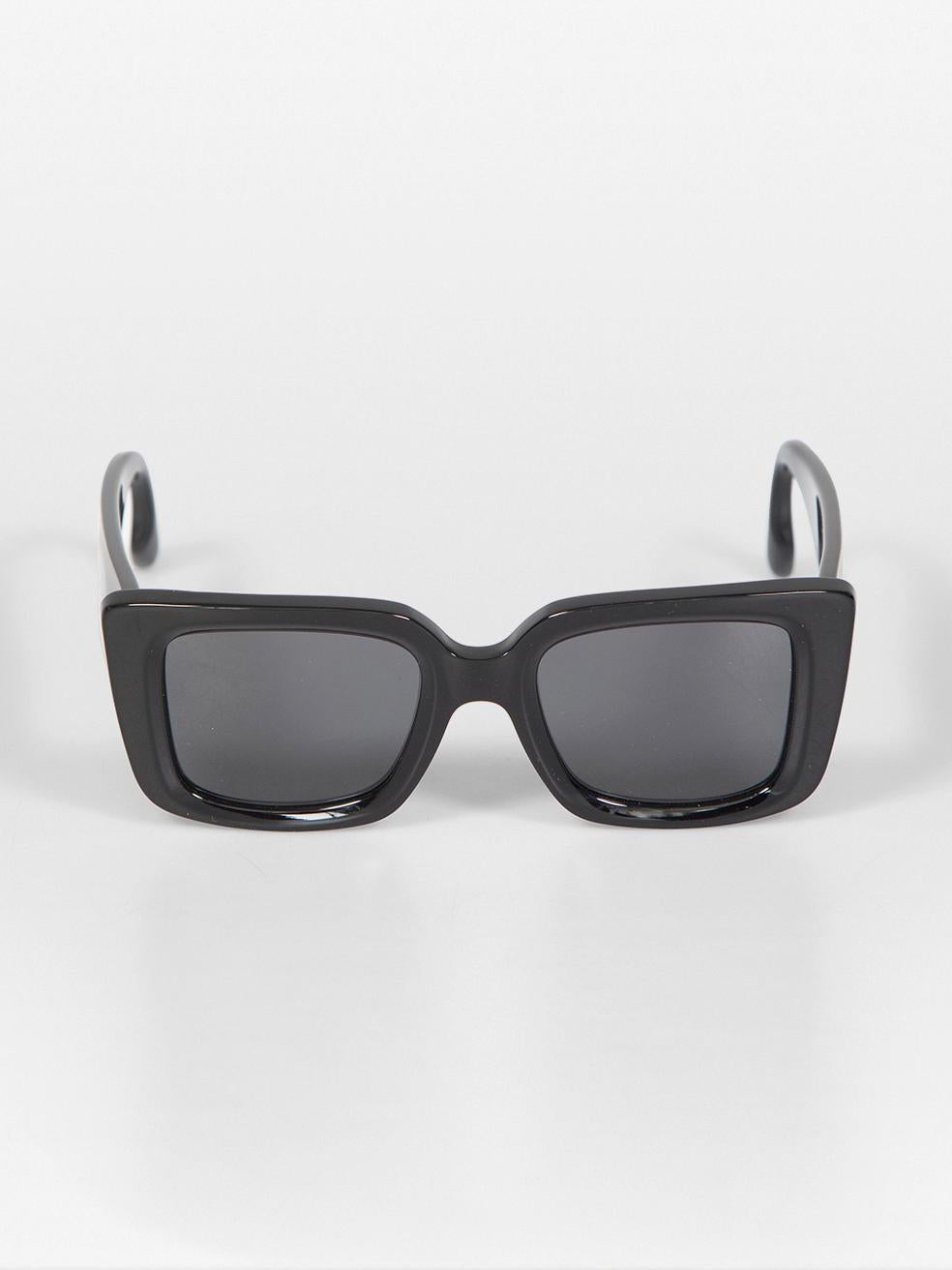Victoria Beckham Black Rectangle Tinted Logo Sunglasses For Sale