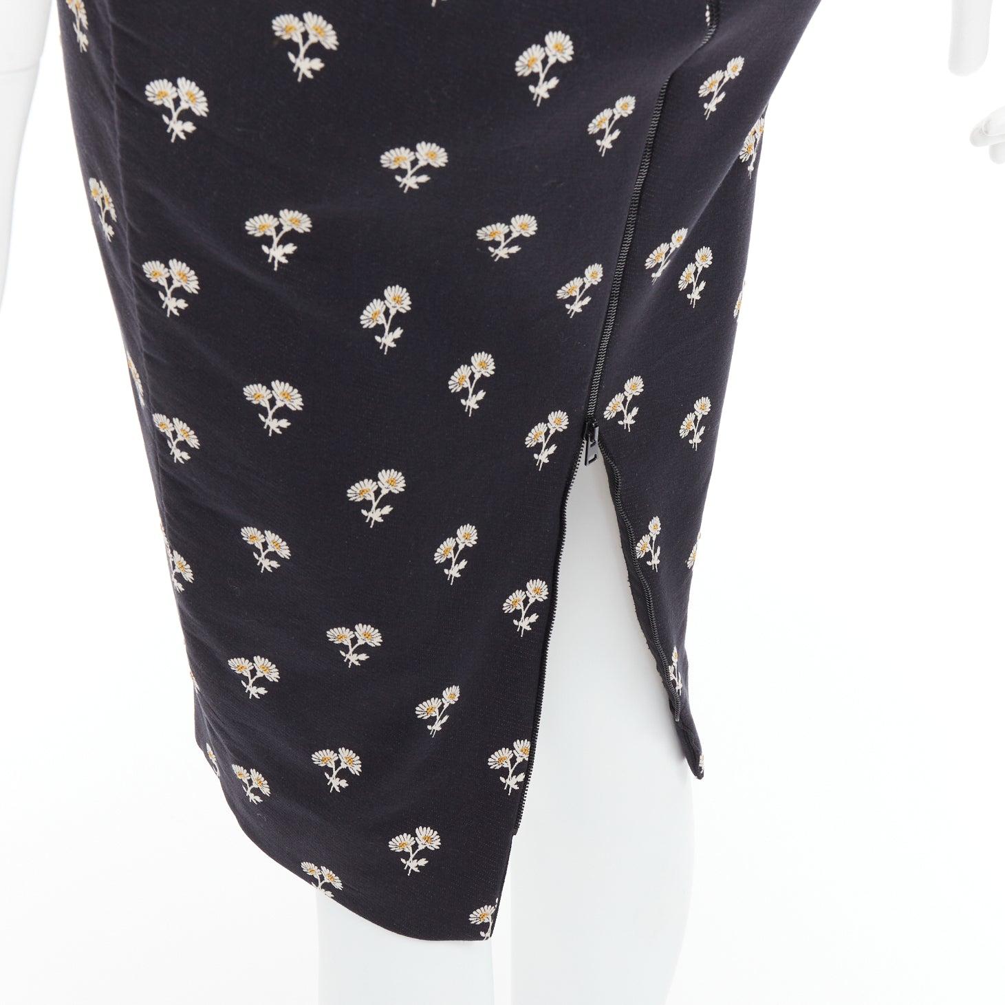 VICTORIA BECKHAM black white daisy floral cotton sheath dress UK10 M
Reference: GEGG/A00068
Brand: Victoria Beckham
Designer: Victoria Beckham
As seen on: HIlary Duff
Material: Cotton, Blend
Color: Black, White
Pattern: Floral
Closure: Zip
Lining: