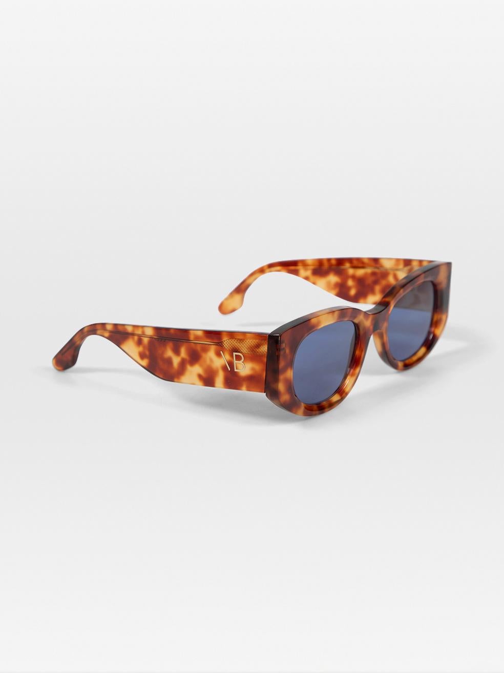 Gray Victoria Beckham Blonde Havana Oval Tinted Sunglasses For Sale