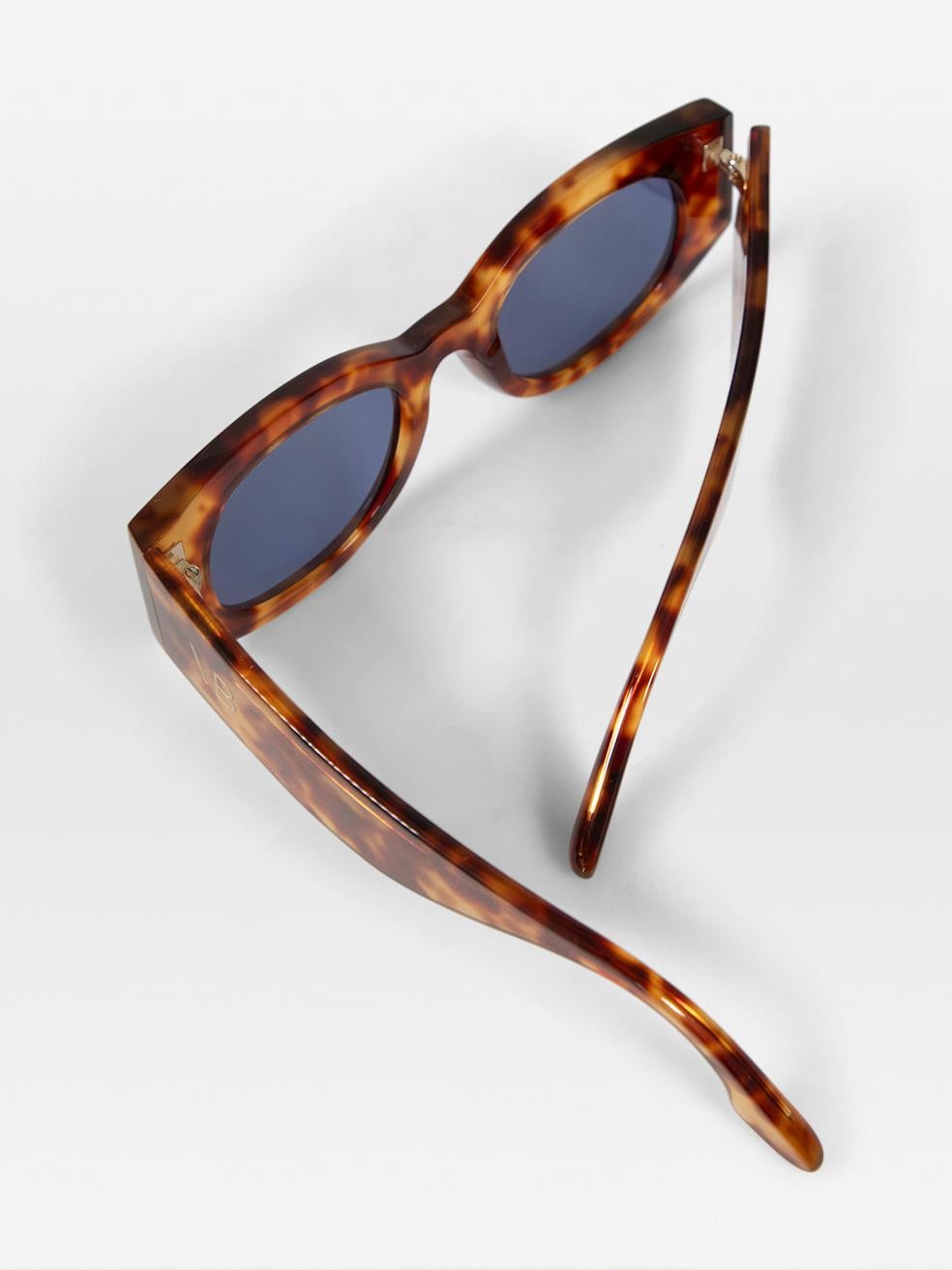 Victoria Beckham Blonde Havana Oval Tinted Sunglasses For Sale 2