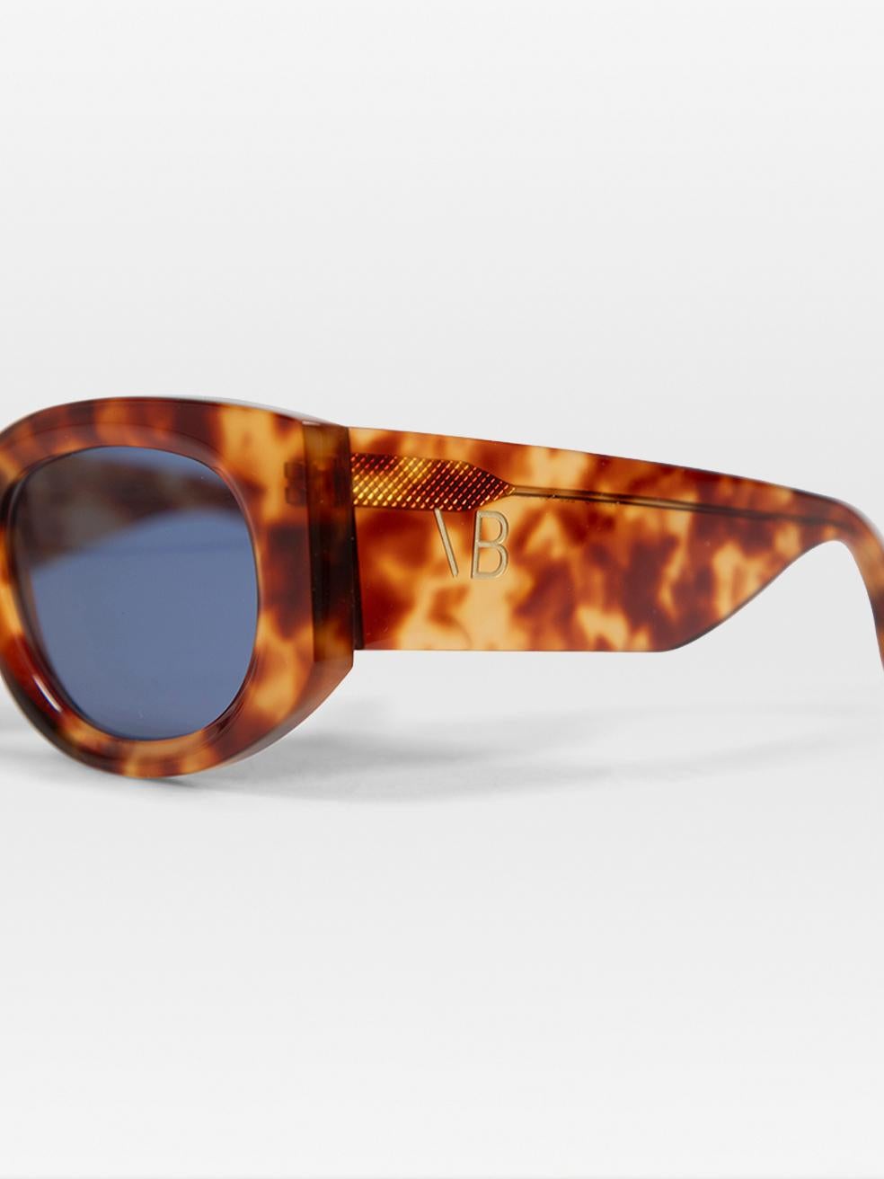 Victoria Beckham Blonde Havana Oval Tinted Sunglasses For Sale 3