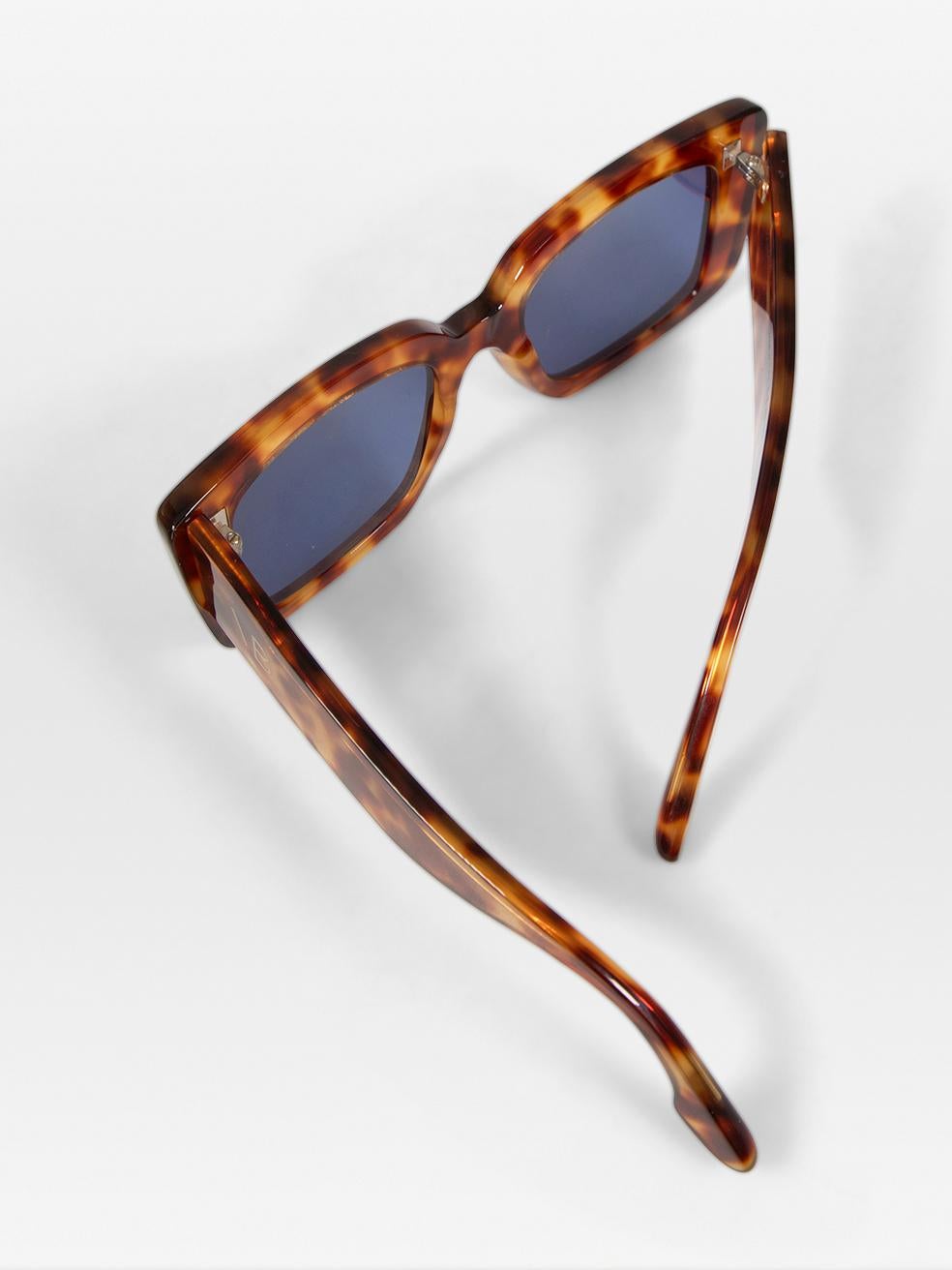 Victoria Beckham Blonde Havana Rectangle Sunglasses For Sale 2