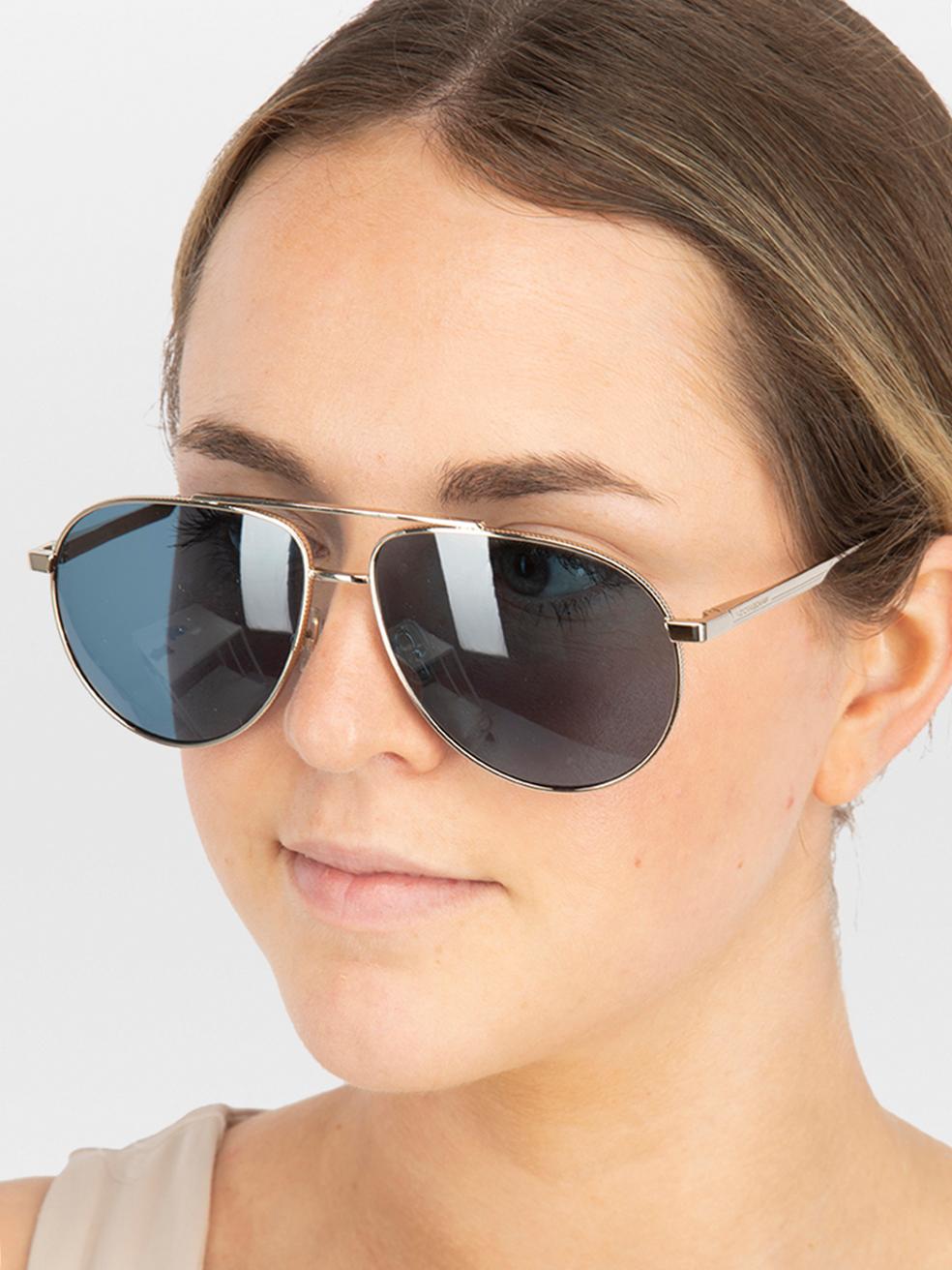 CONDITION is New with tags. No visible wear to sunglasses is evident on this new Victoria Beckham designer resale item. This item comes with original packaging.
 

 
 Details
 
 
 Model: VB242S 700
 
 Blue
 
 Metal
 
 Aviator sunglasses
 
 Blue